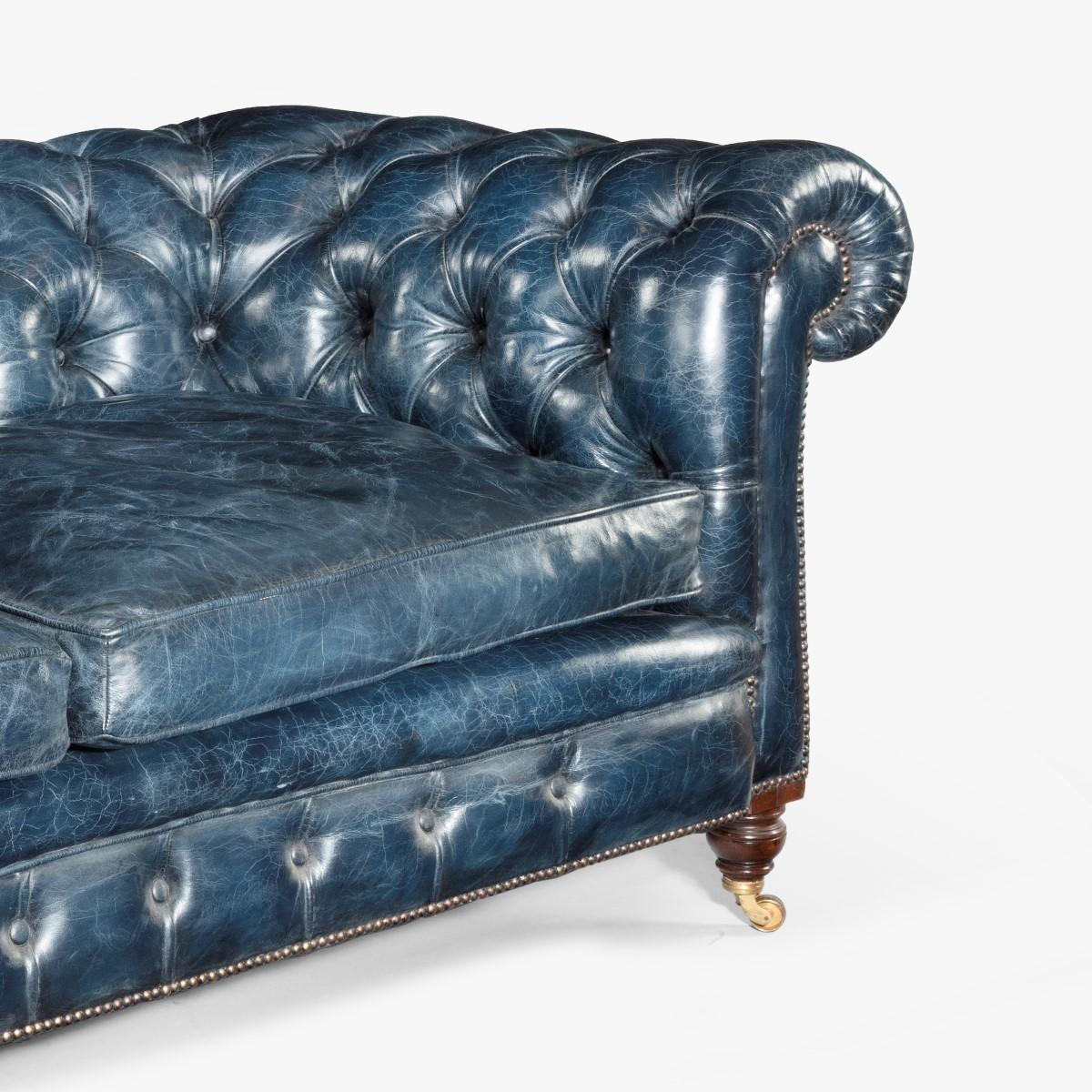 Zweisitziges viktorianisches Chesterfield-Sofa aus Leder (Britisch)