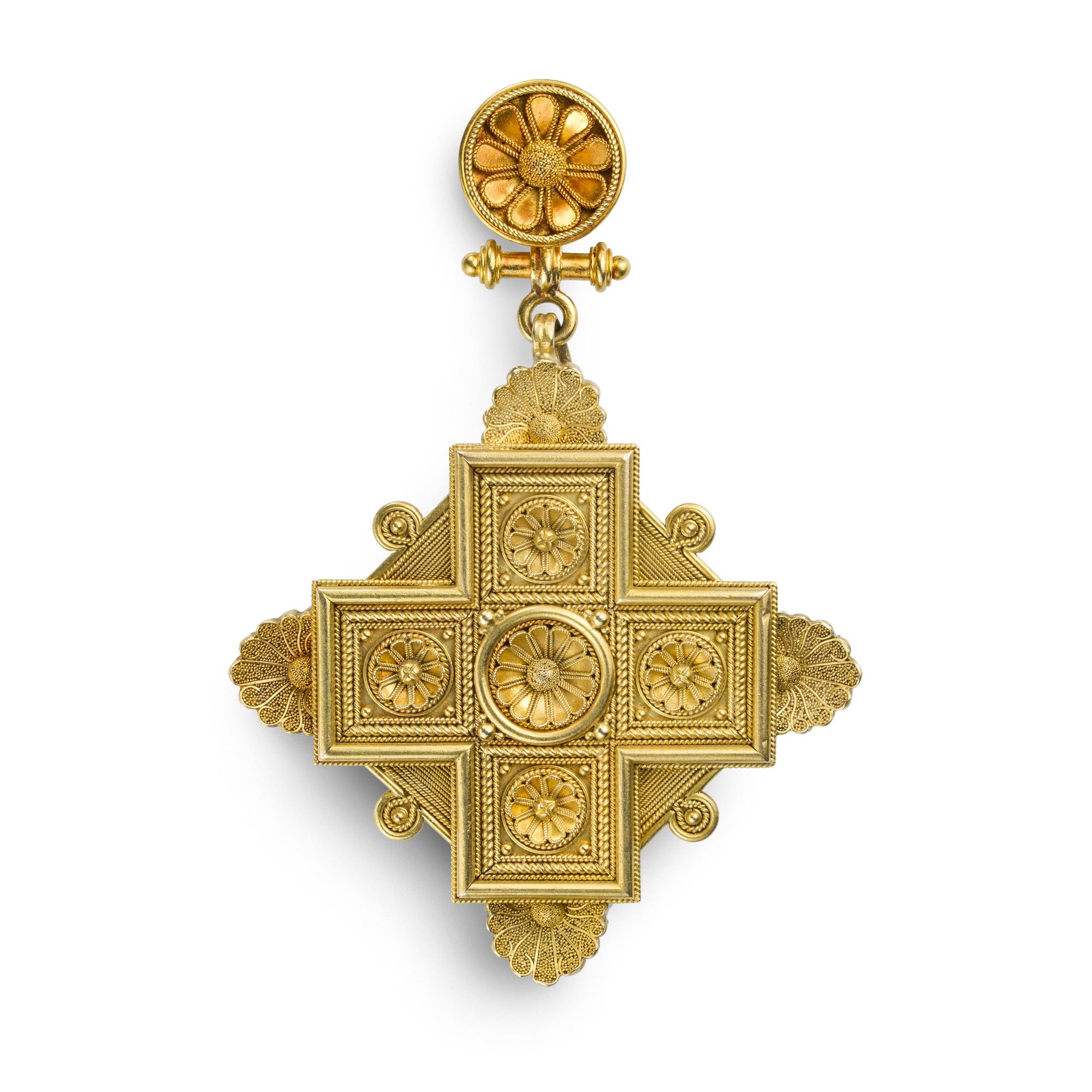 Néo-étrusque Broche victorienne en or avec pendentif en forme de croix Revive en vente