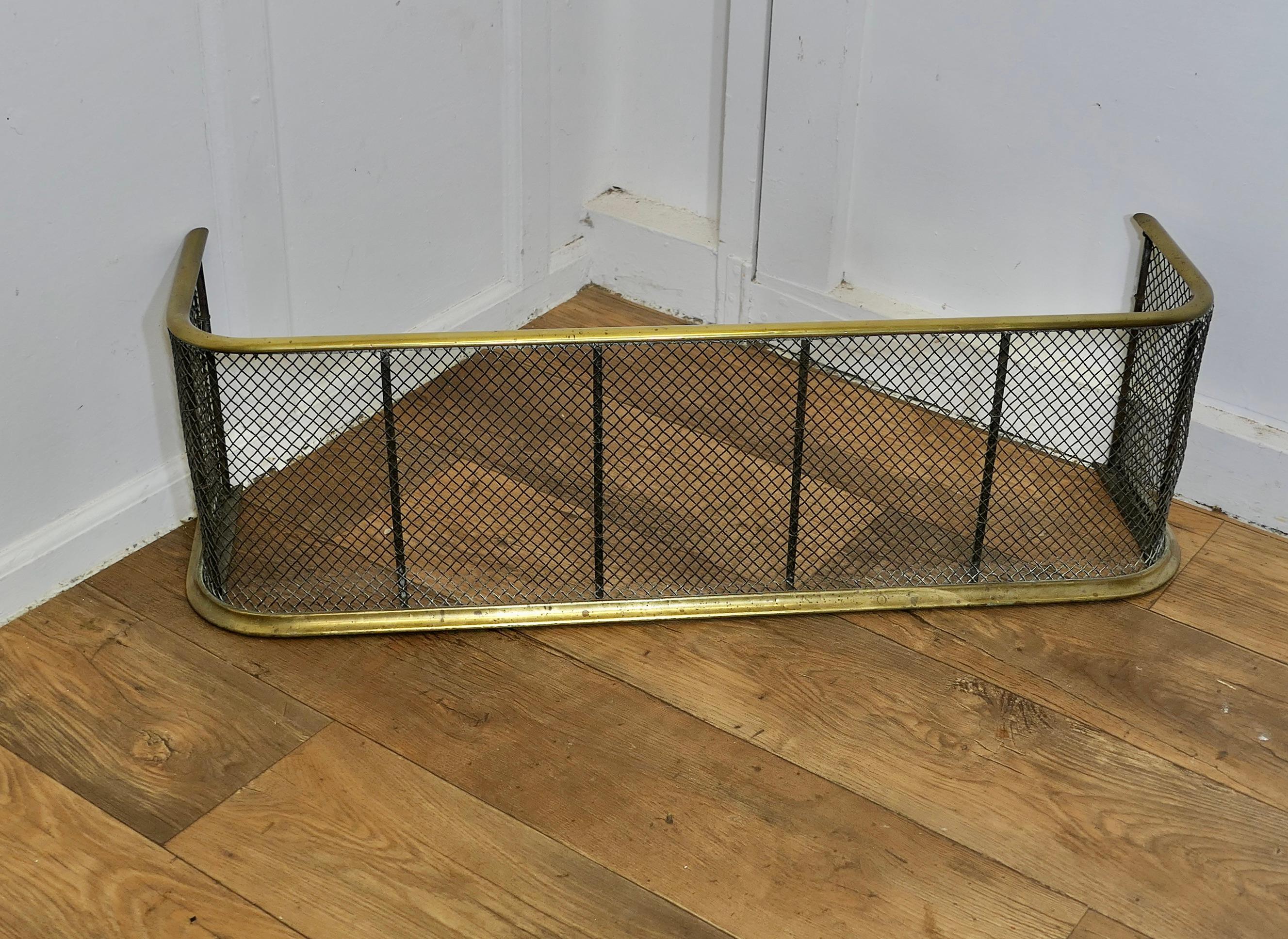 A Victorian Brass and Iron Fender or Fire Guard   A Victorian antique fire guard In Good Condition In Godshill, Isle of Wight