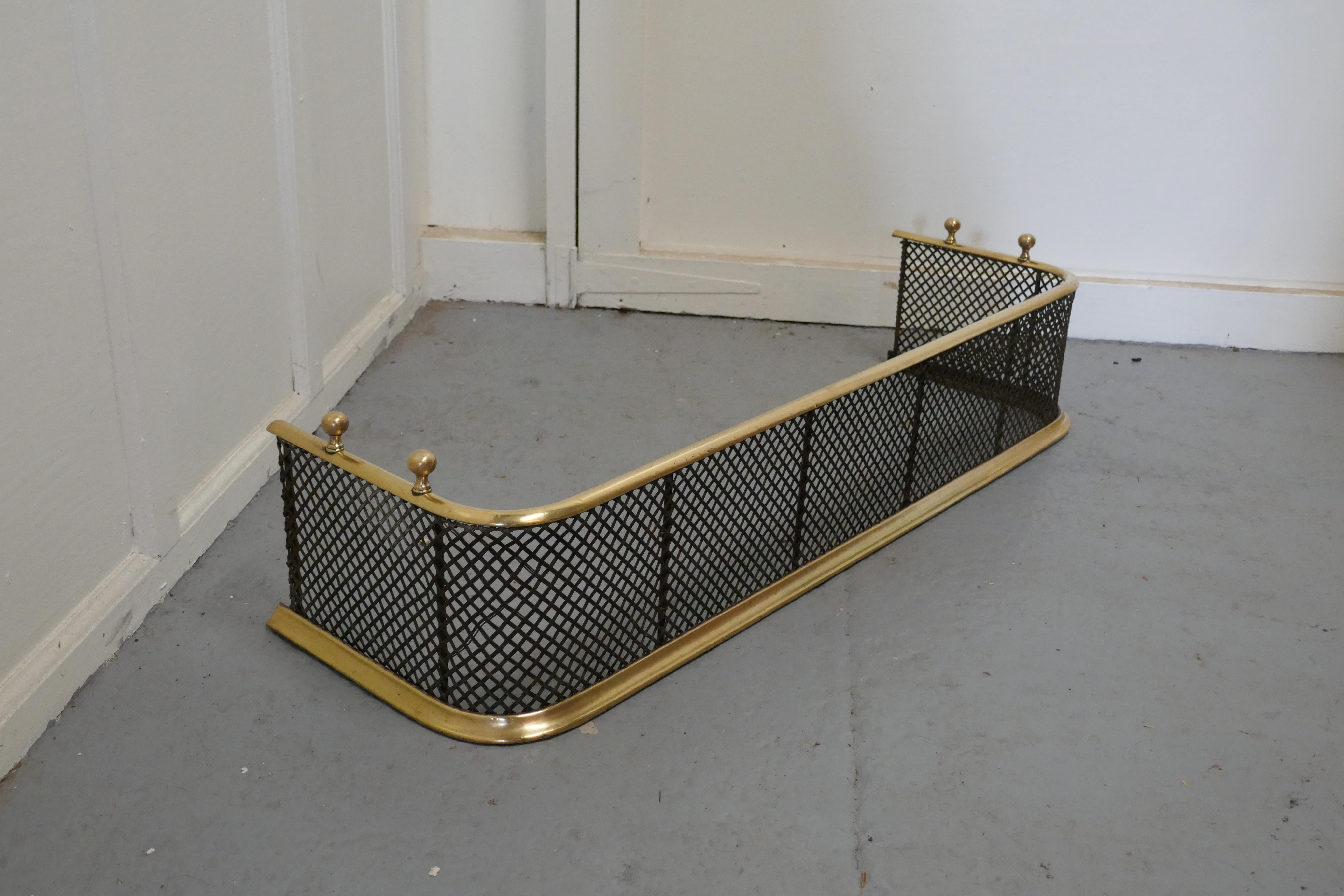 Victorian Brass and Iron Fender or Fireguard In Good Condition In Godshill, Isle of Wight