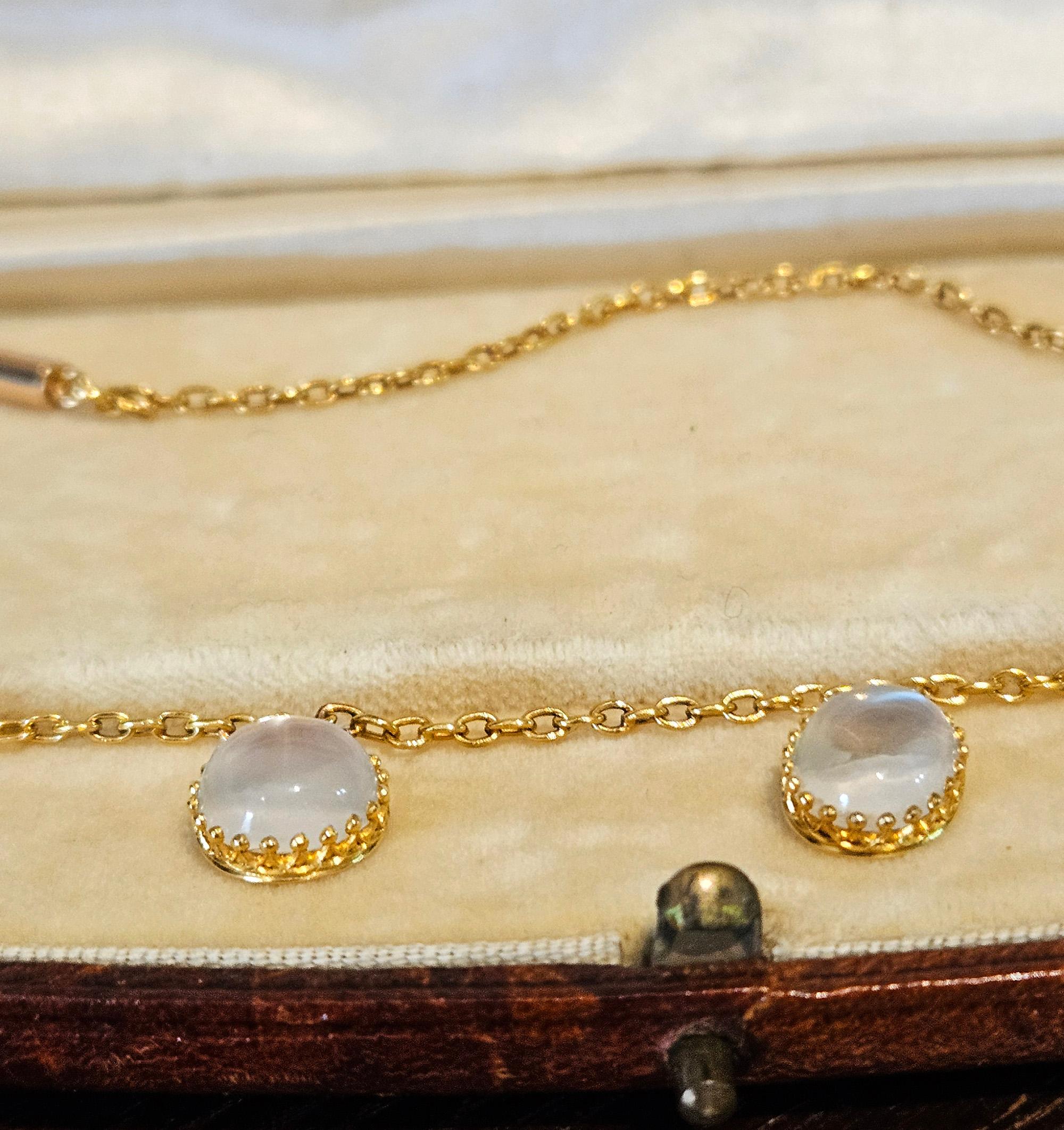 A.I.C. vittoriano del 1870 Collana graduata con frangia di pietra di luna blu da 21,0 ct. in oro 15 ct. in vendita 4
