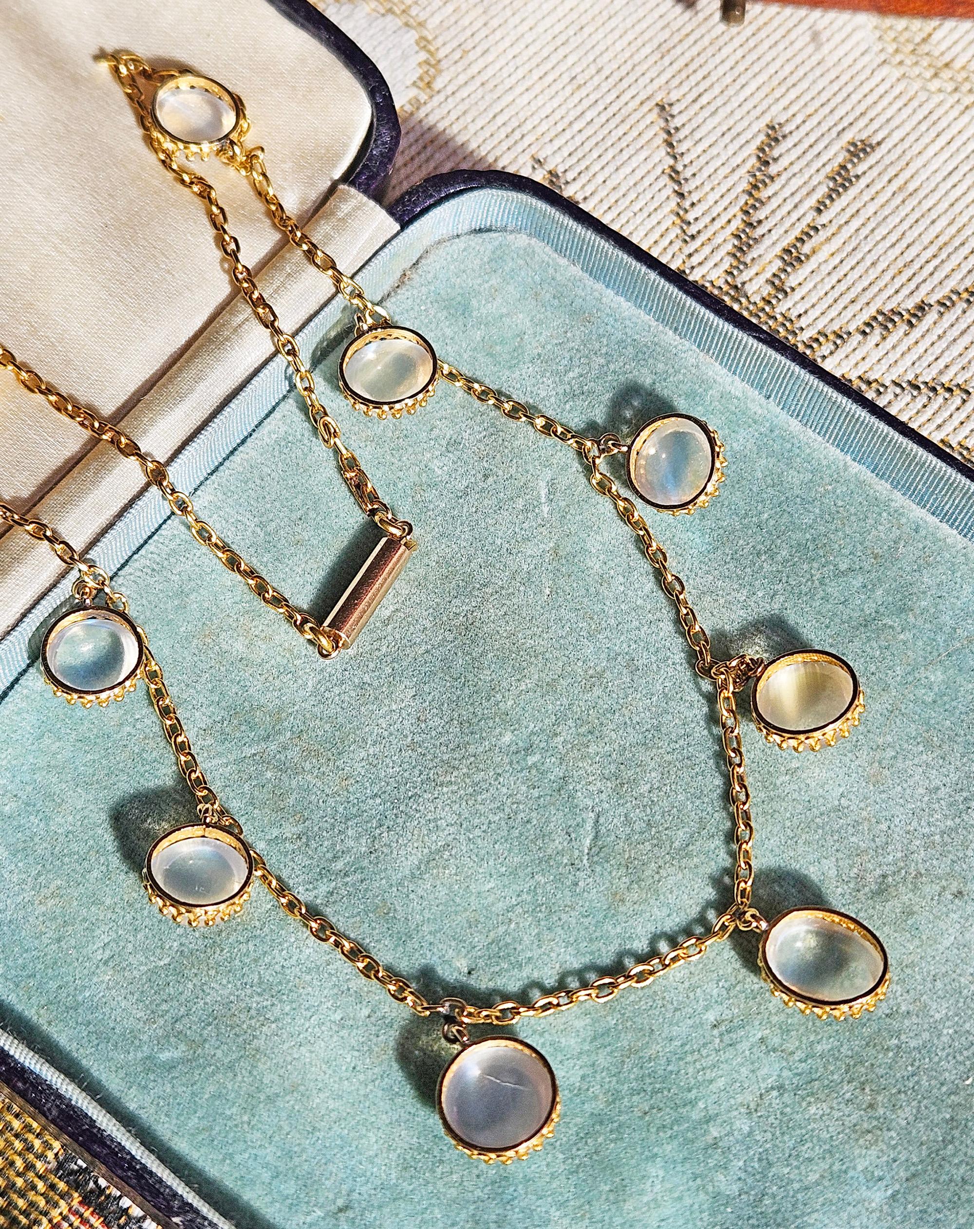A.I.C. vittoriano del 1870 Collana graduata con frangia di pietra di luna blu da 21,0 ct. in oro 15 ct. in vendita 7
