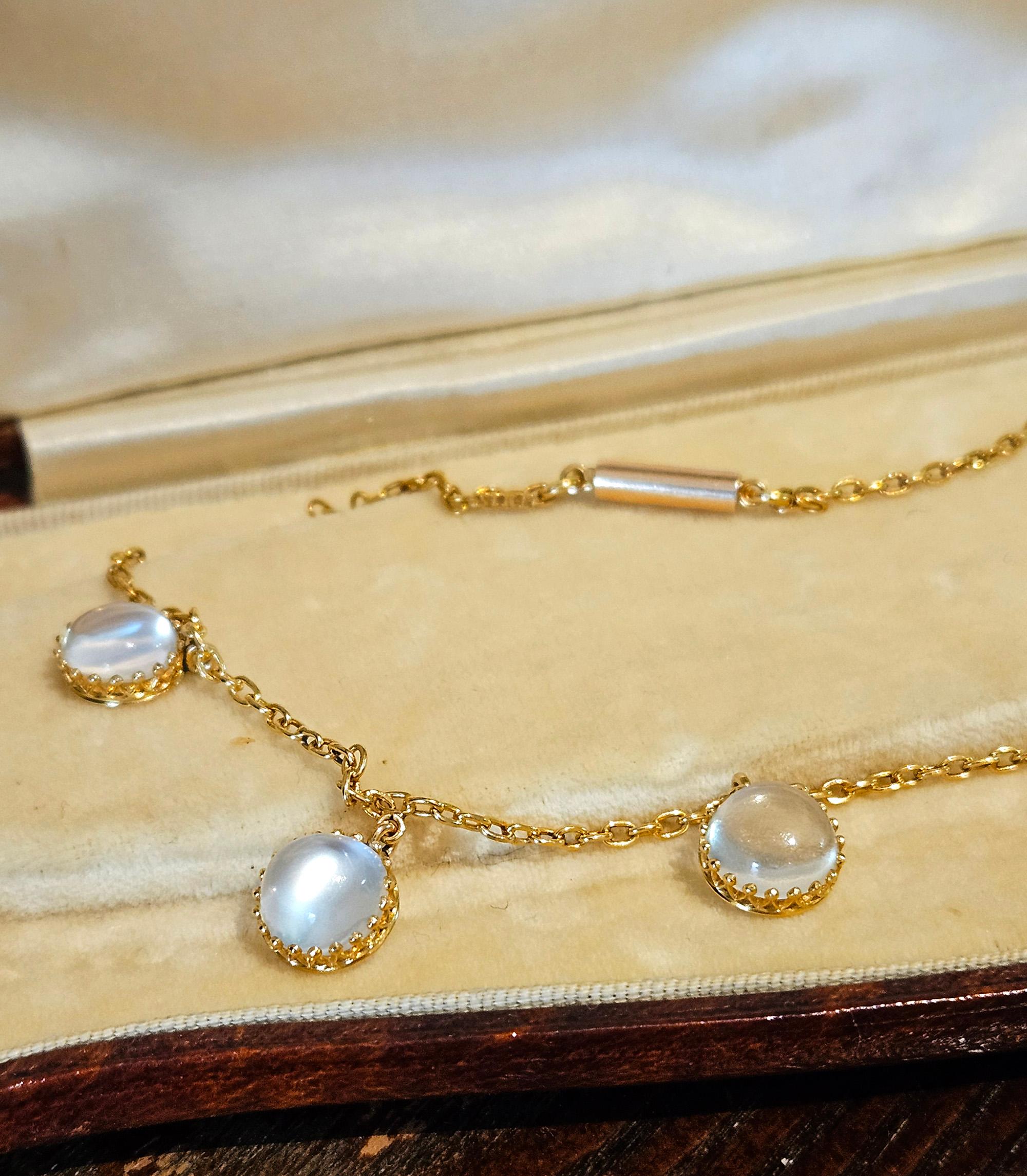 A.I.C. vittoriano del 1870 Collana graduata con frangia di pietra di luna blu da 21,0 ct. in oro 15 ct. in vendita 3