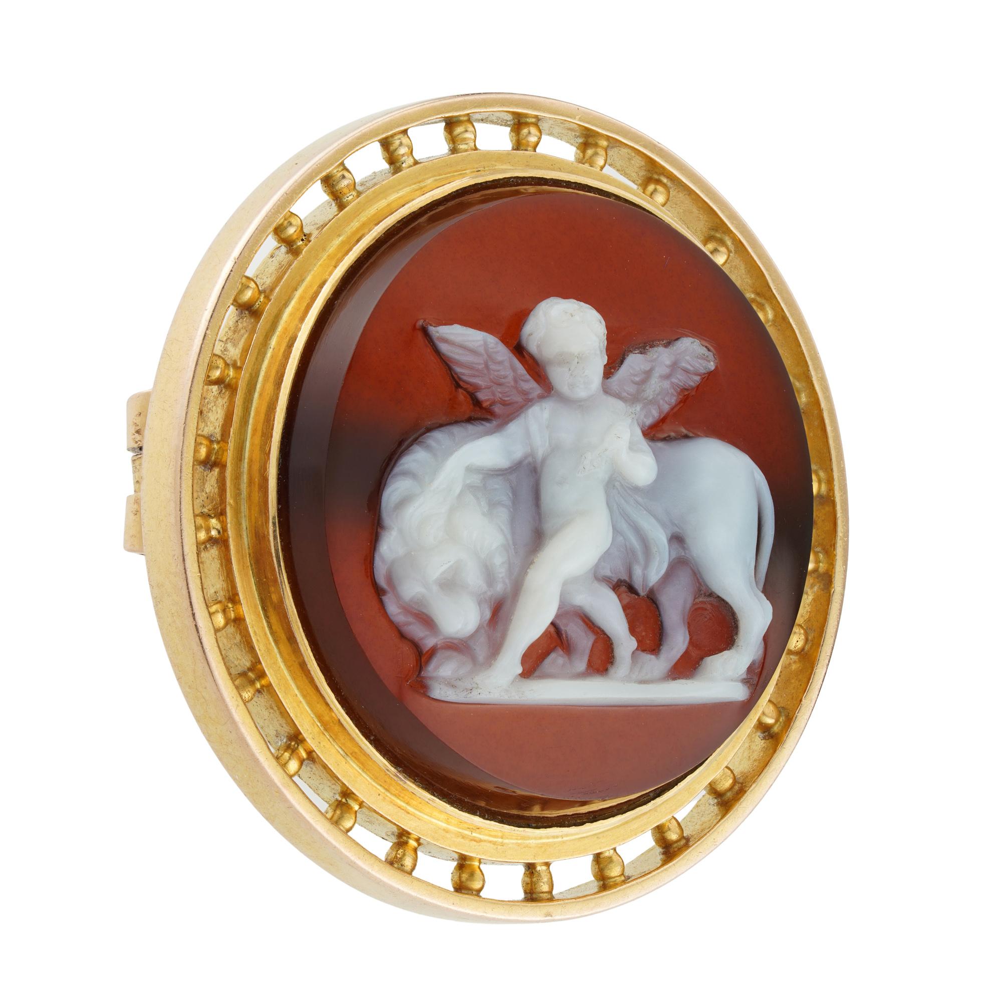 A Victorian Carved Hardstone Cameo Brooch In Good Condition For Sale In London, GB