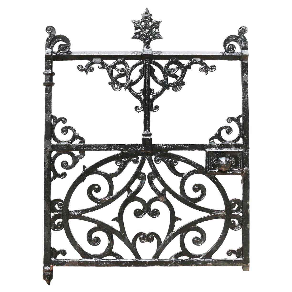 Puerta peatonal victoriana de hierro fundido