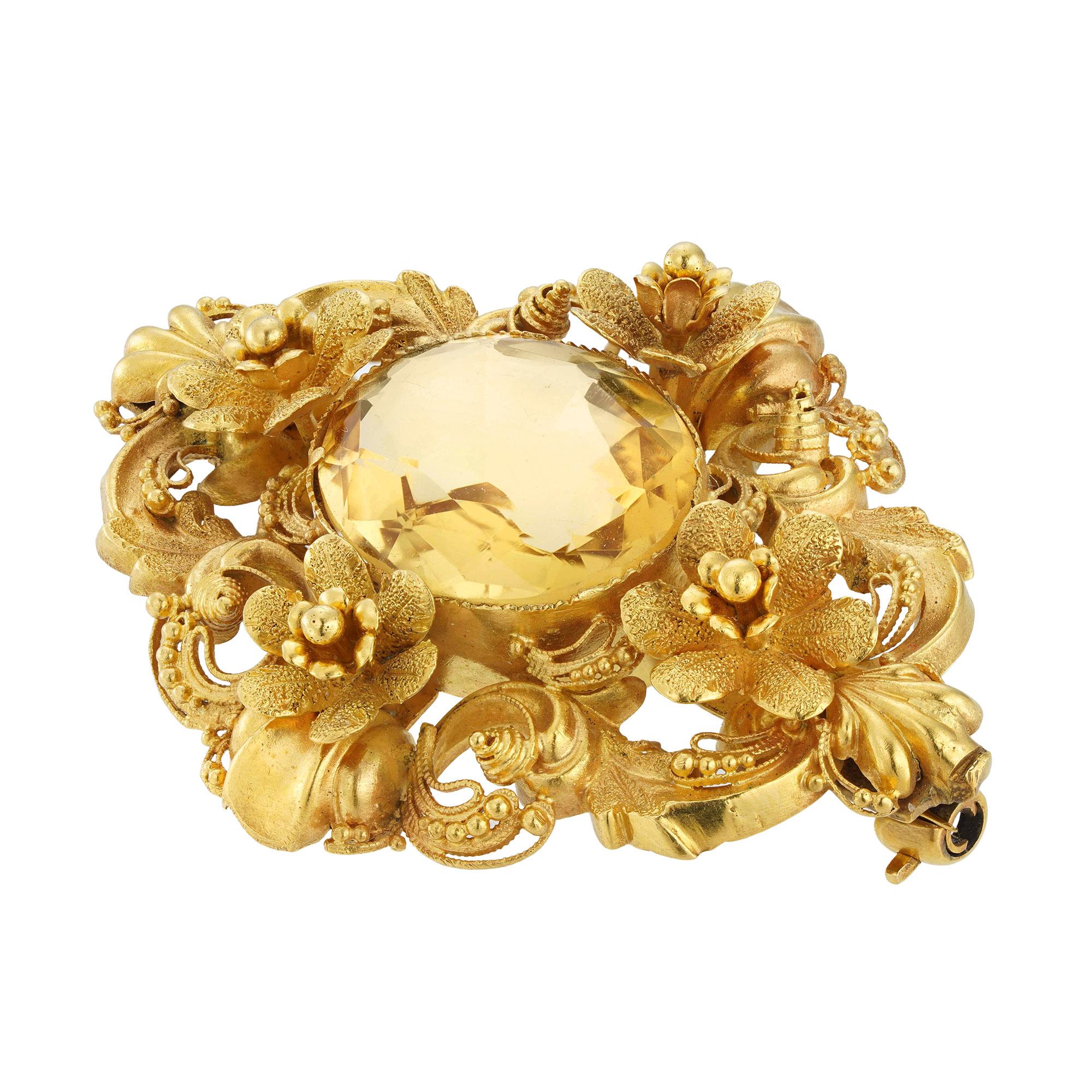 Oval Cut A Victorian citrine and gold brooch For Sale