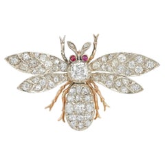 Une broche victorienne en forme d'abeille sertie de diamants