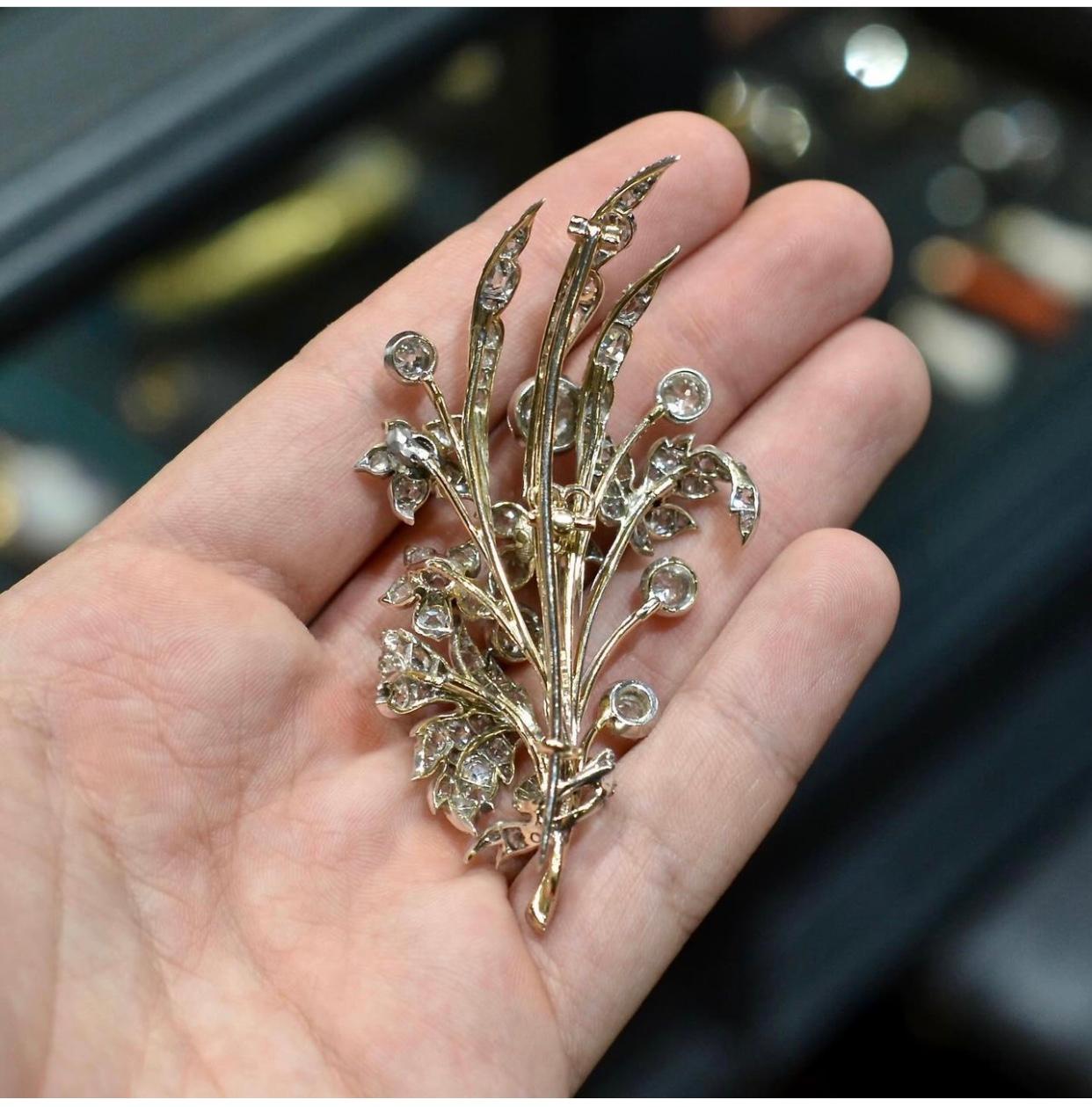 A Victorian Diamond Brooch/Pendant For Sale 1