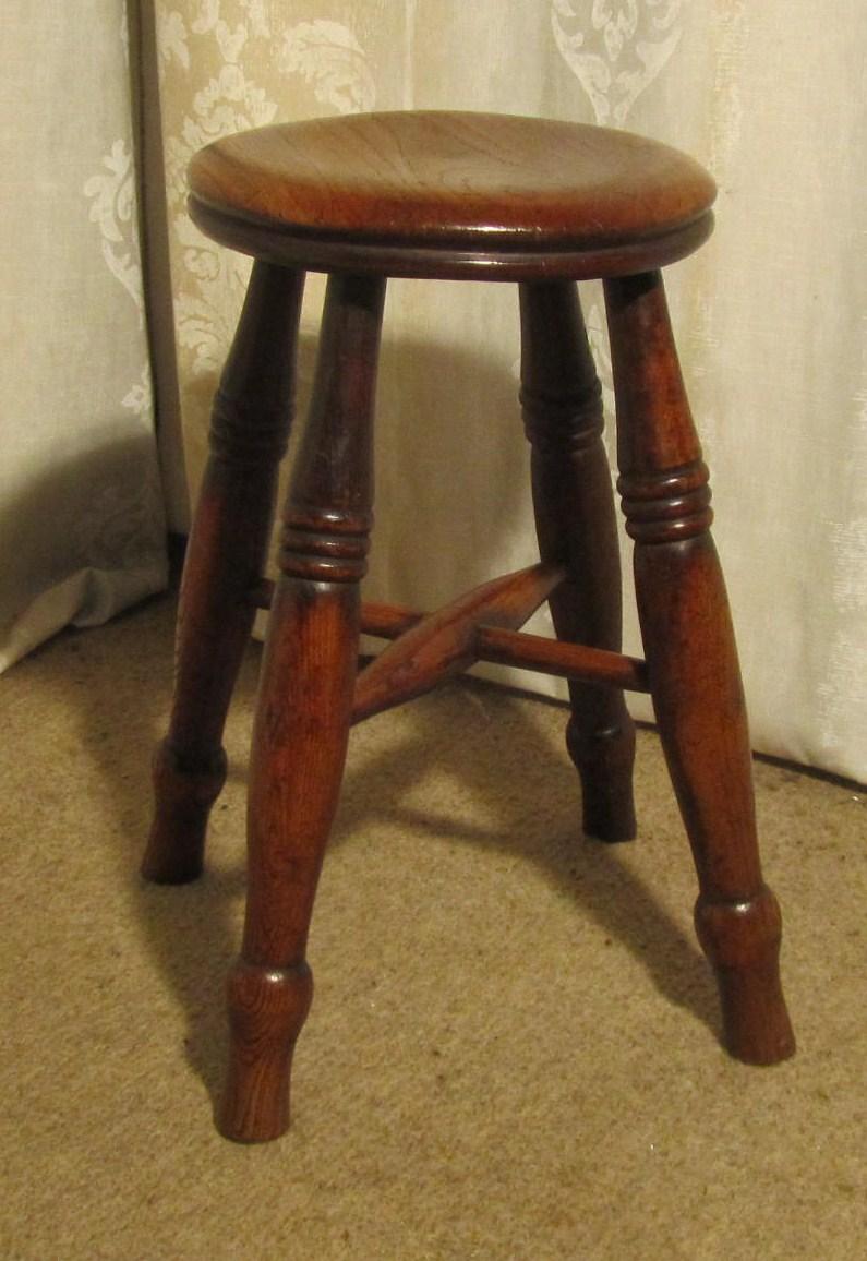 Victorian Elm Farmhouse Kitchen Stool In Good Condition For Sale In Chillerton, Isle of Wight