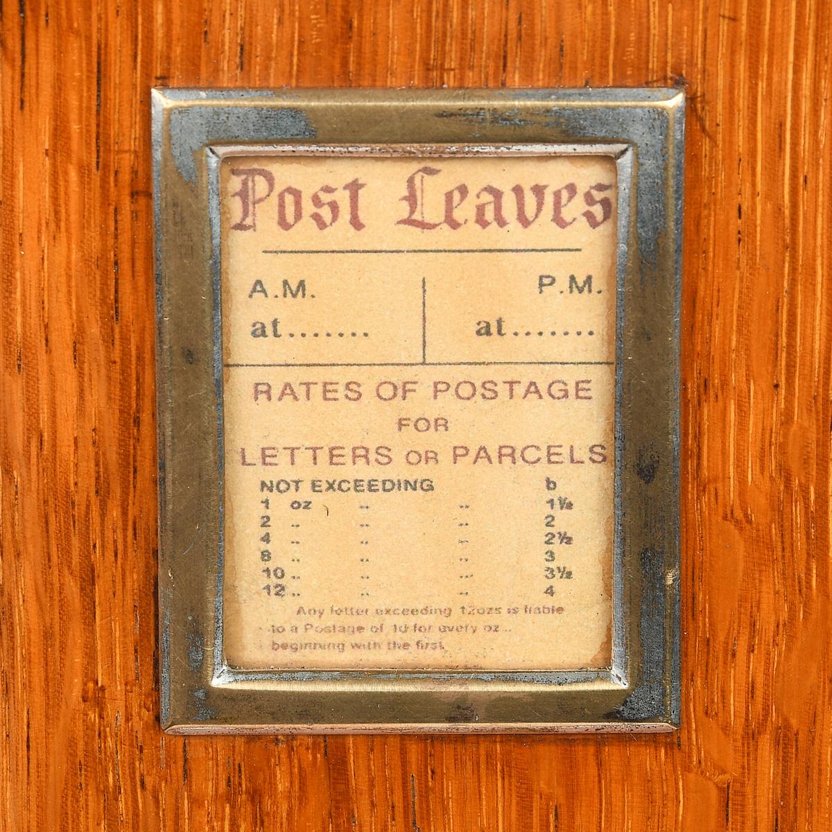 A Victorian English oak 6 sided Country house letter box Victoriano en venta