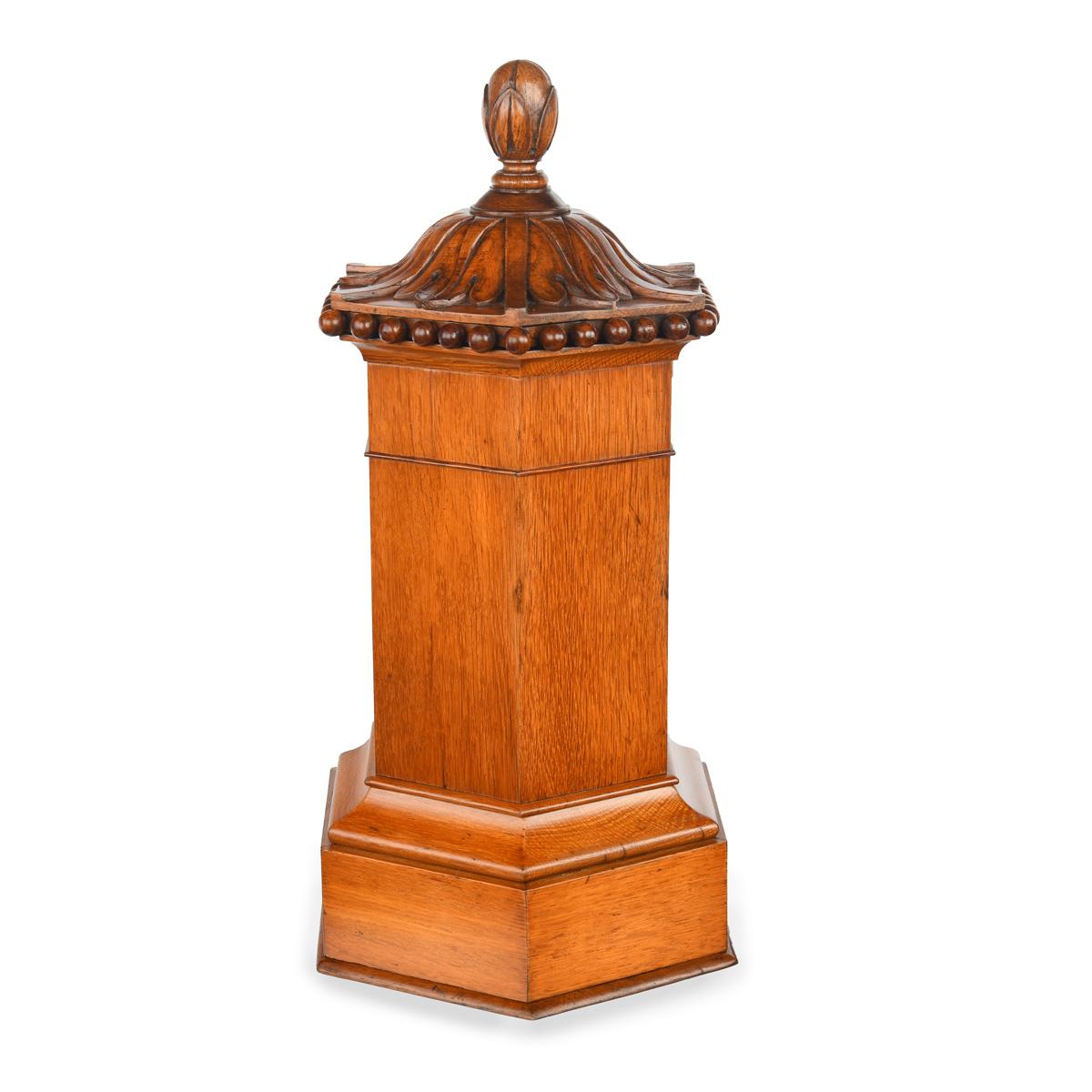 A Victorian English oak 6 sided Country house letter box en Bueno estado para la venta en Lymington, Hampshire