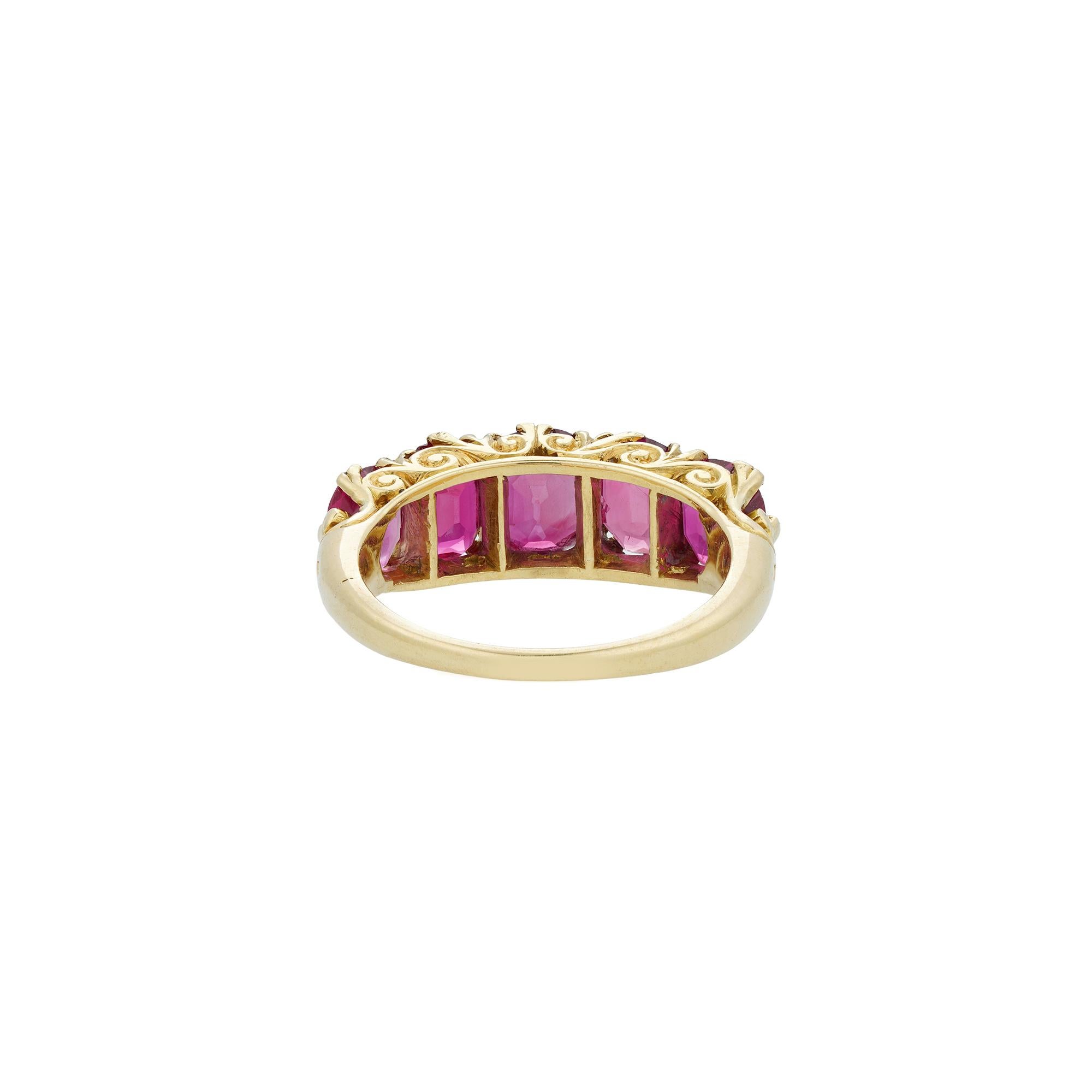 Viktorianischer fünfsteiniger burmesischer Rubin-Ring (Alteuropäischer Brillantschliff) im Angebot