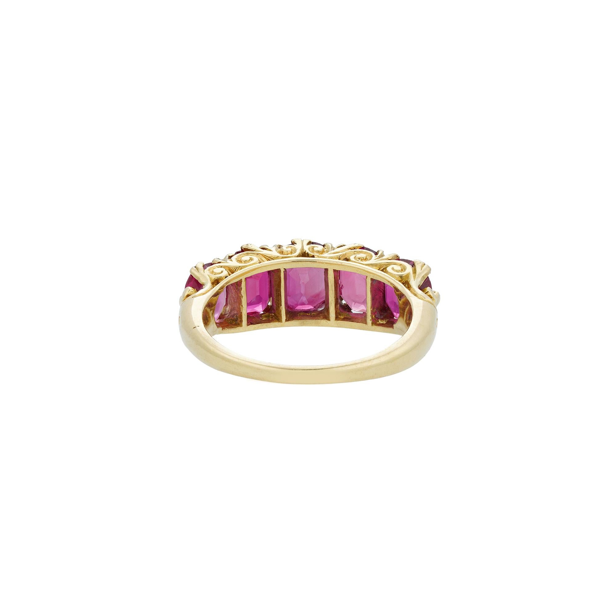 Vittoriano Anello vittoriano con cinque pietre di rubino birmano in vendita