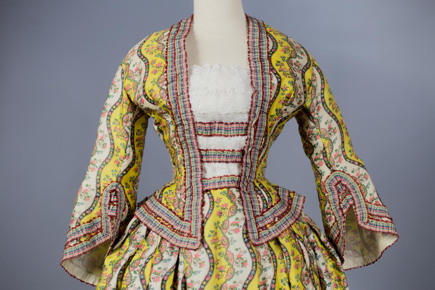 A Victorian French Printed Silk Dress - Provence Circa 1850 4