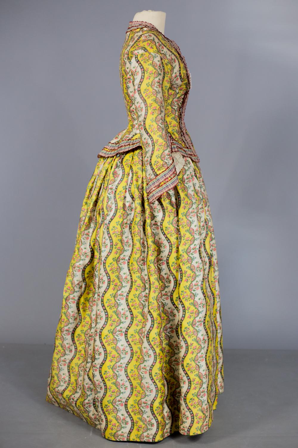 A Victorian French Printed Silk Dress - Provence Circa 1850 10