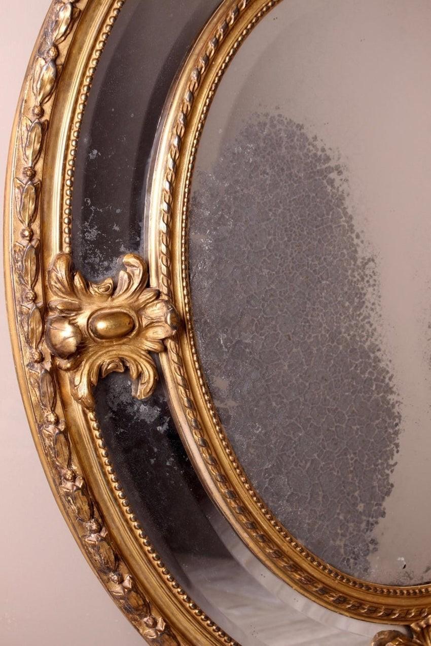 Victorien Miroir à plaque marginale ovale en bois doré de l'époque victorienne en vente