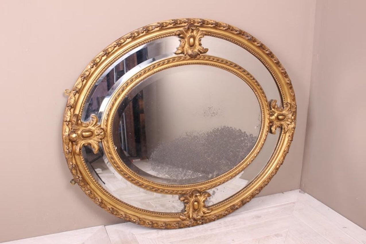 Anglais Miroir à plaque marginale ovale en bois doré de l'époque victorienne en vente