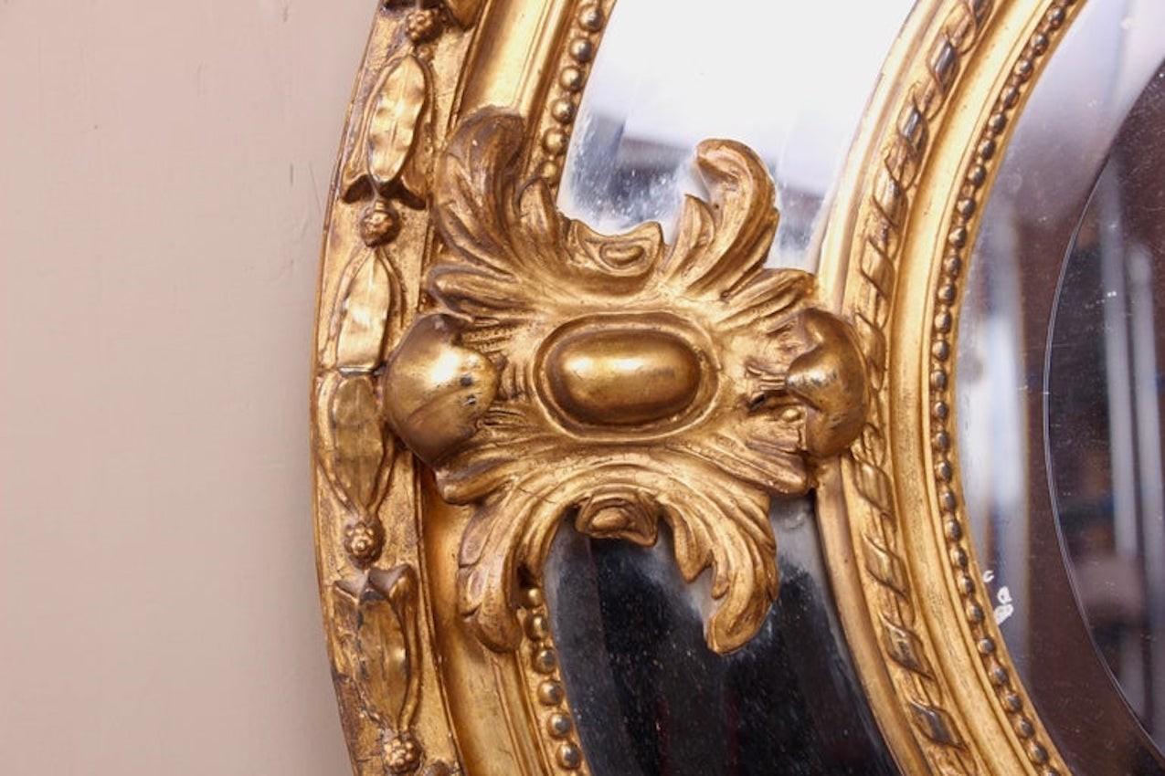 Gesso Miroir à plaque marginale ovale en bois doré de l'époque victorienne en vente