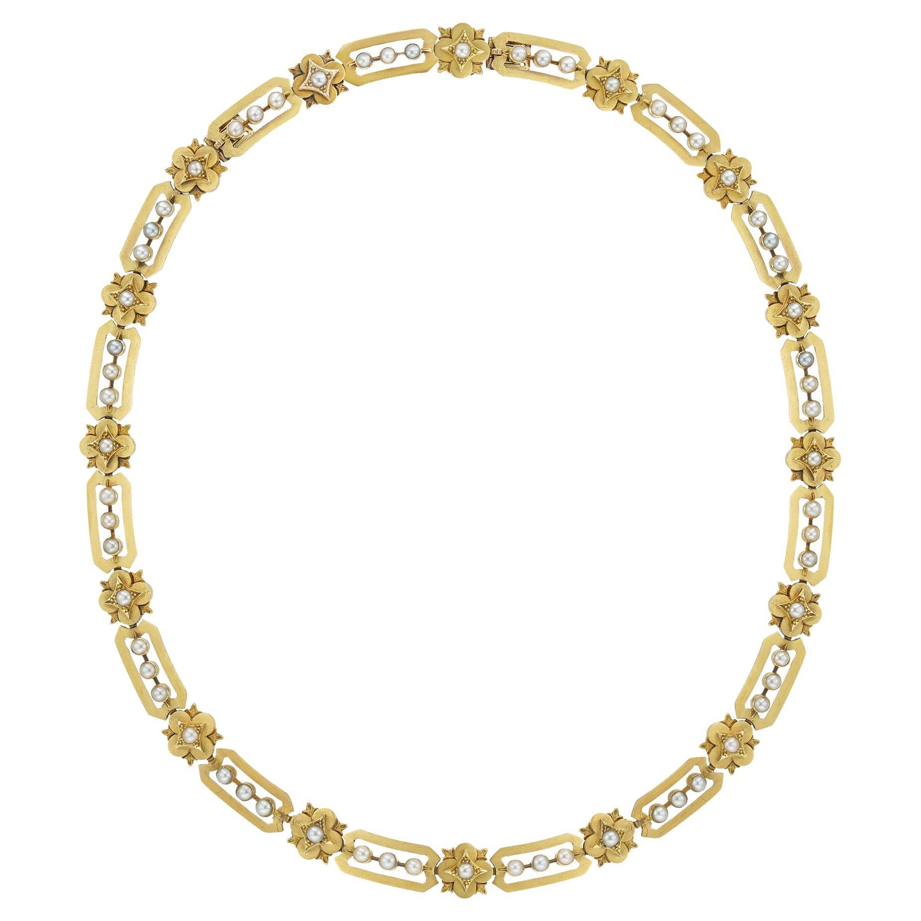 Una collana vittoriana a maglie d'oro e perle