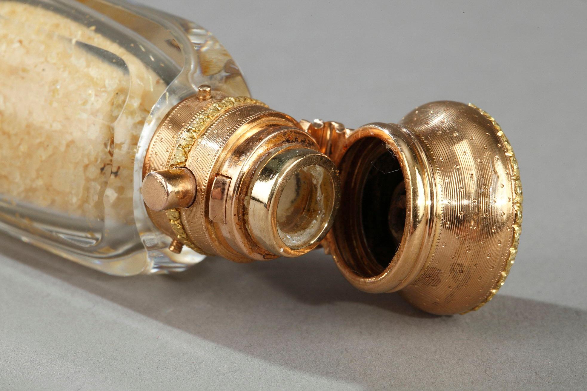 Bouteille à parfum victorienne en cristal à double extrémité en or Unisexe en vente