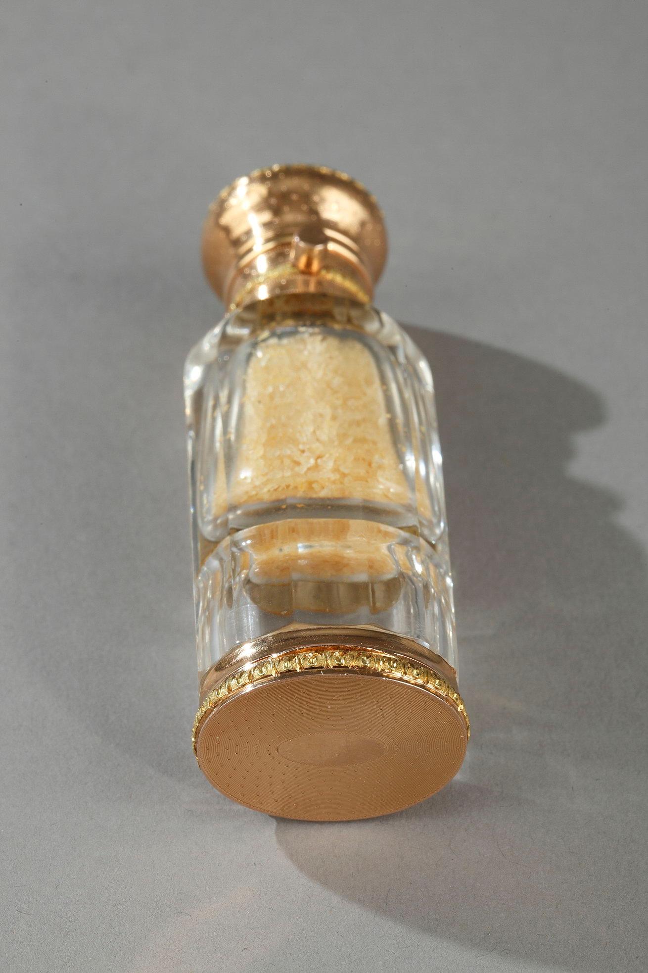 Bouteille à parfum victorienne en cristal à double extrémité en or en vente 2