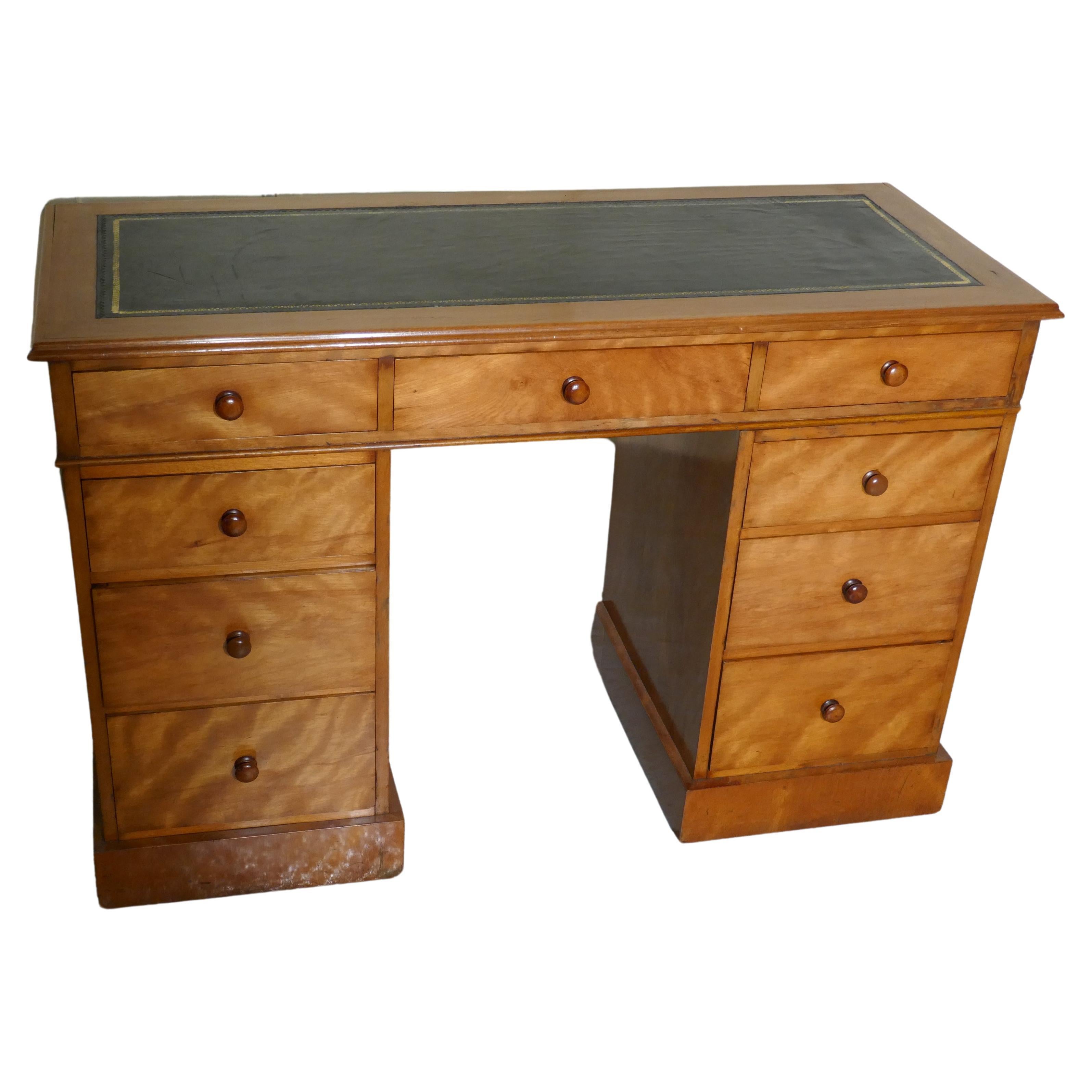 A Victorian Good Quality Pedestal Desk    For Sale