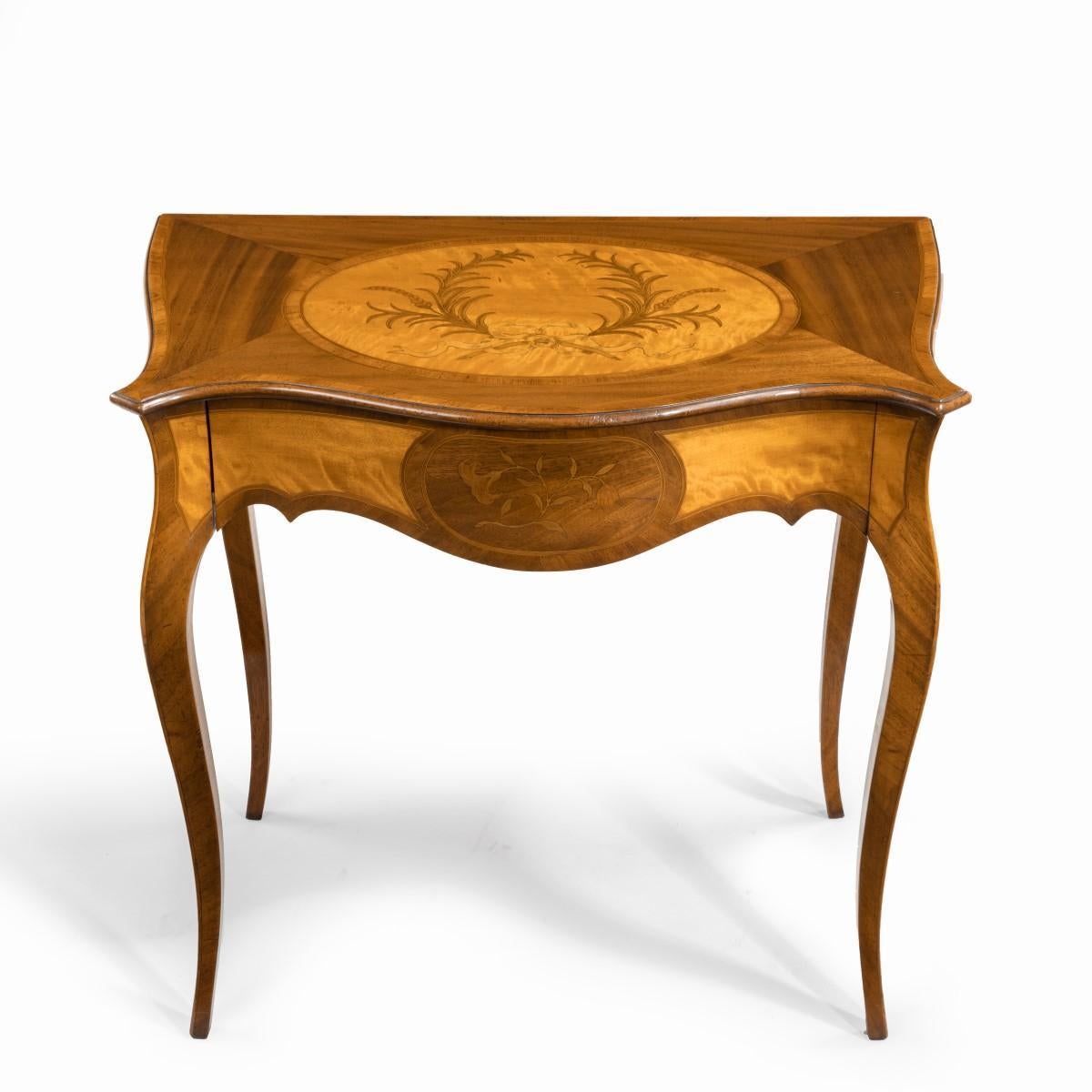 Table victorienne en bois de citronnier incrusté et bois de violette dans le style de Hepplewhite en vente 2