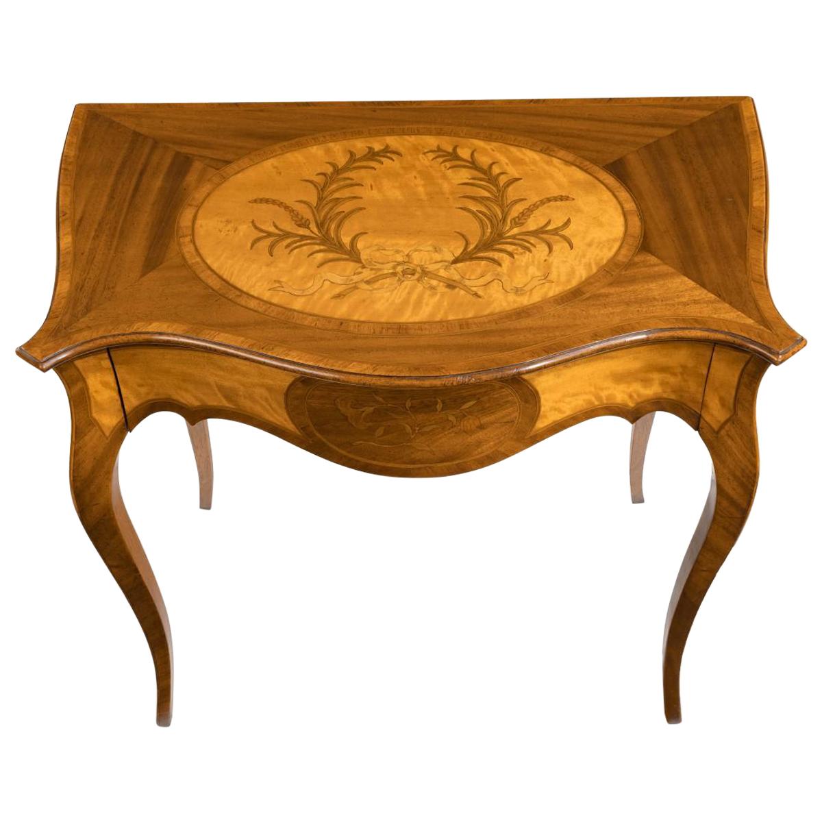 Viktorianischer Tisch aus Seidenholz und Veilchenholz mit Intarsien im Stil von Hepplewhite