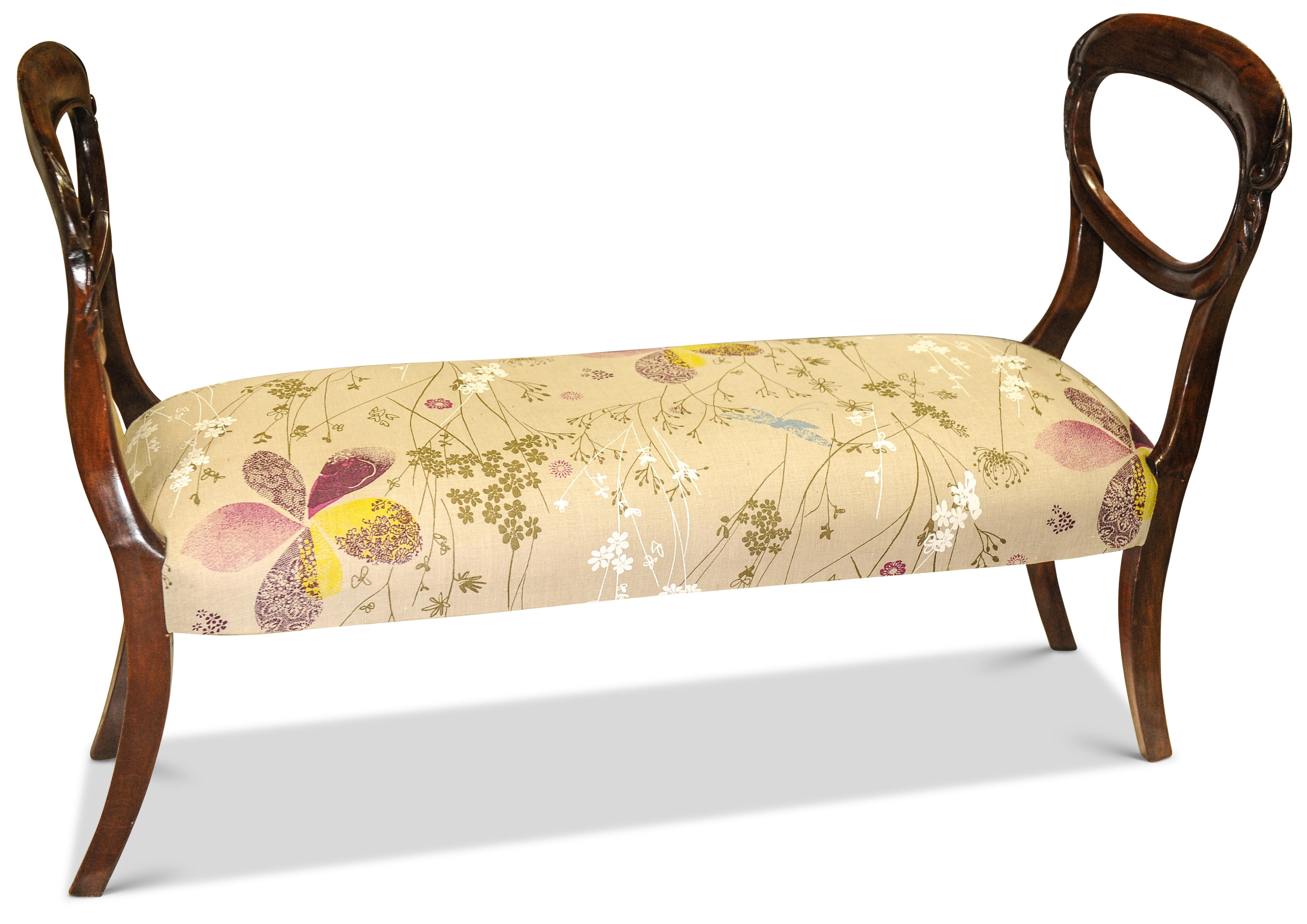 Apogée victorien Siège de fenêtre victorien à dossier ballon en acajou avec tapisserie florale en vente