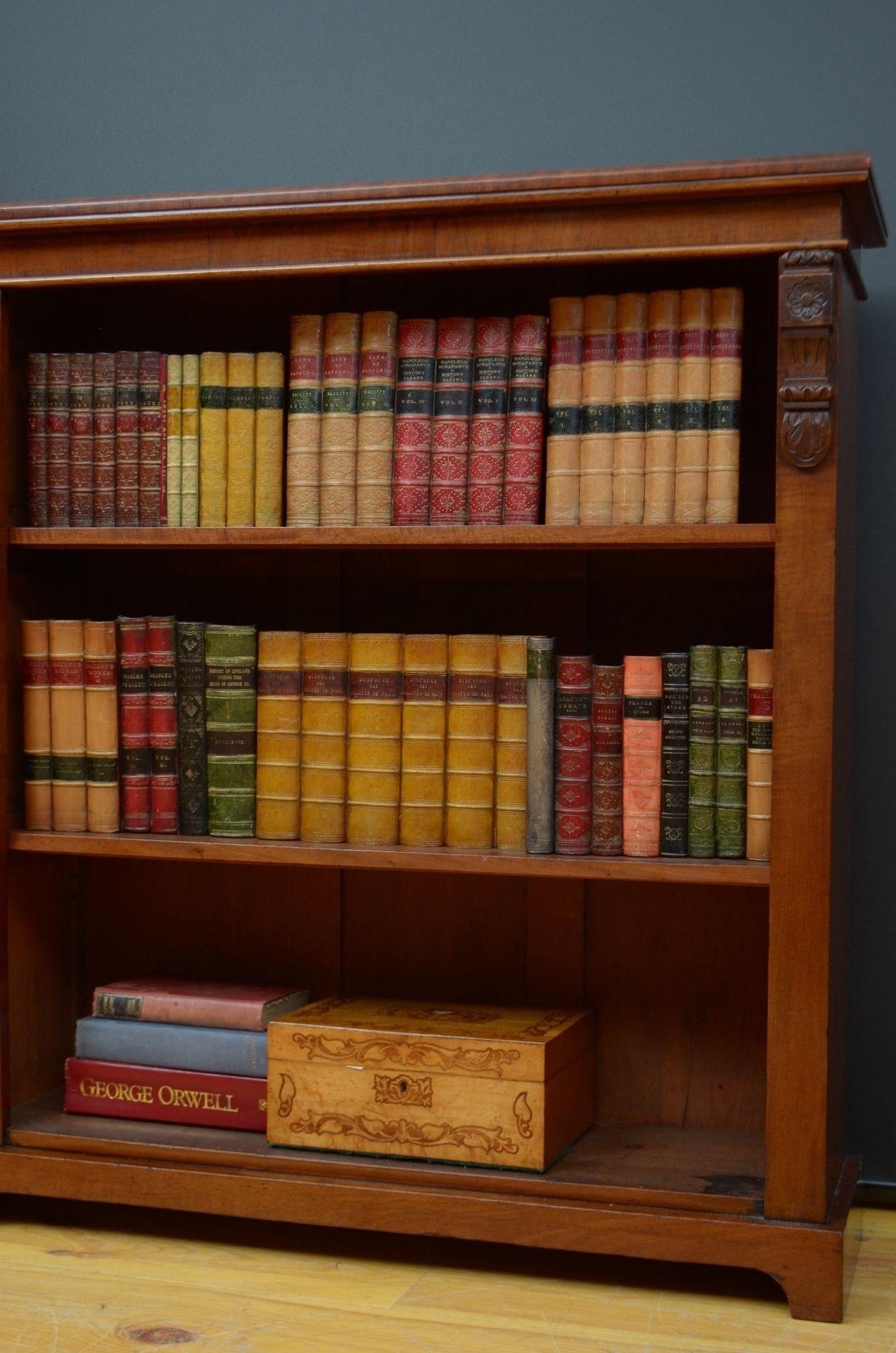 Ein offenes Bücherregal aus viktorianischem Mahagoni im Angebot 6