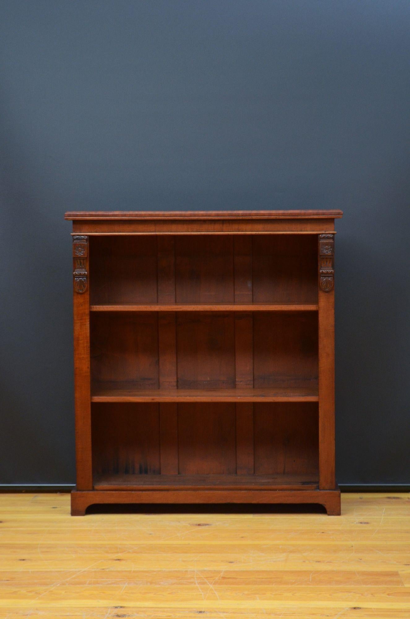 A Victorian Mahogany Open Bookcase In Good Condition For Sale In Whaley Bridge, GB