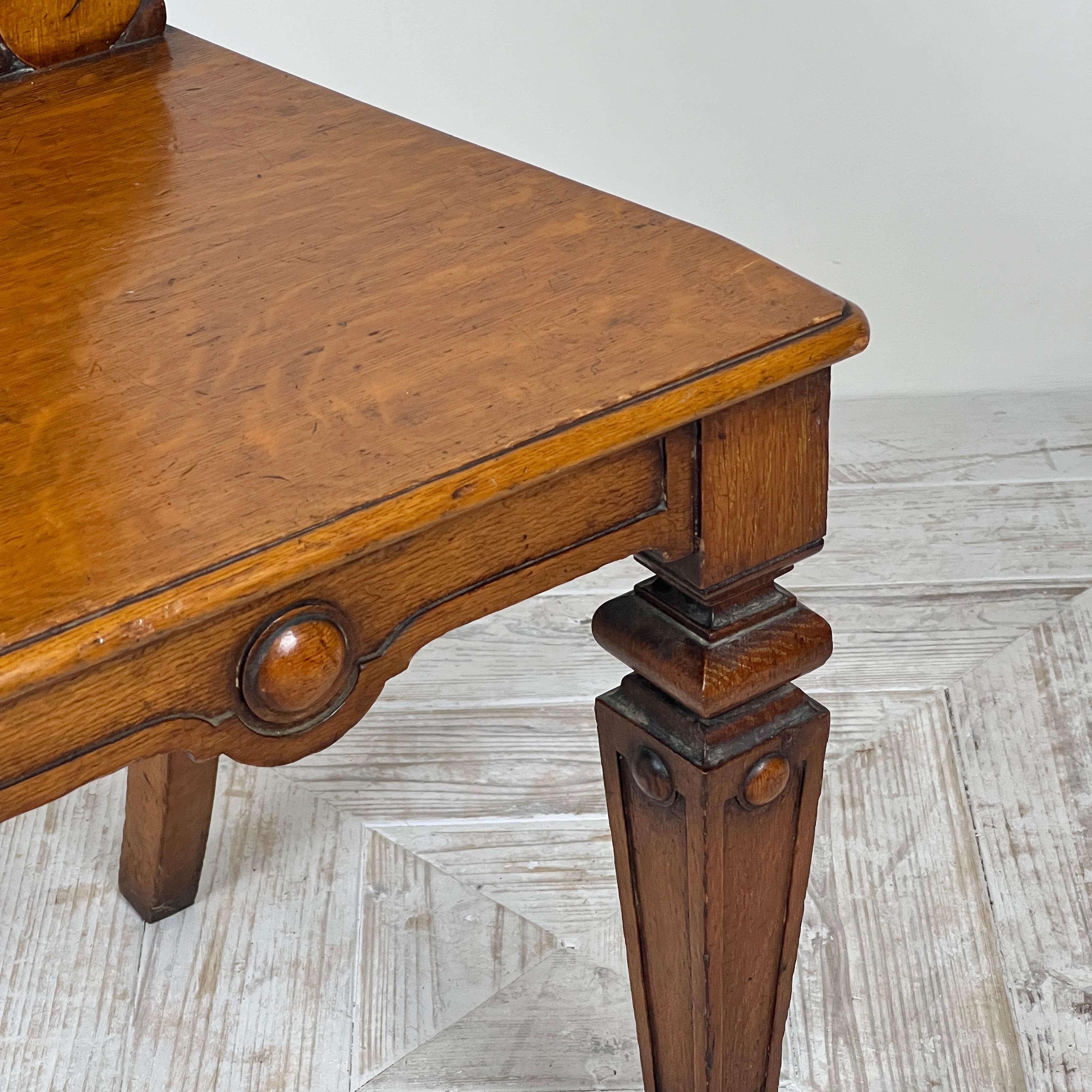 Quercia Una sedia da sala vittoriana in Oak con stemma del conte in vendita