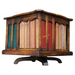 *Ein sich drehbares viktorianisches Bücherregal aus Eiche, handgefertigt mit abgeschrägter Einfassung
