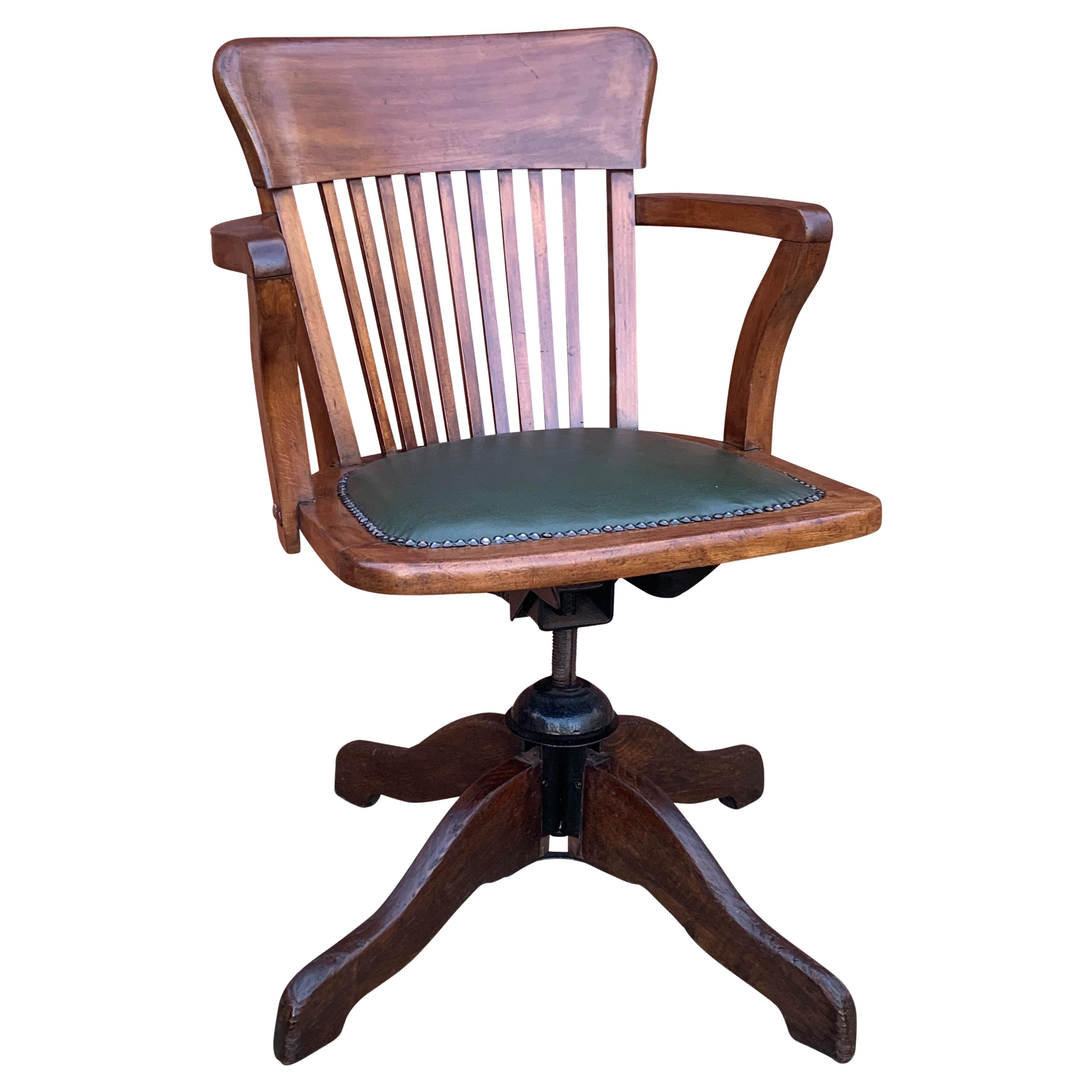 Silla de escritorio victoriana con respaldo giratorio de roble y asiento de cuero verde Racing