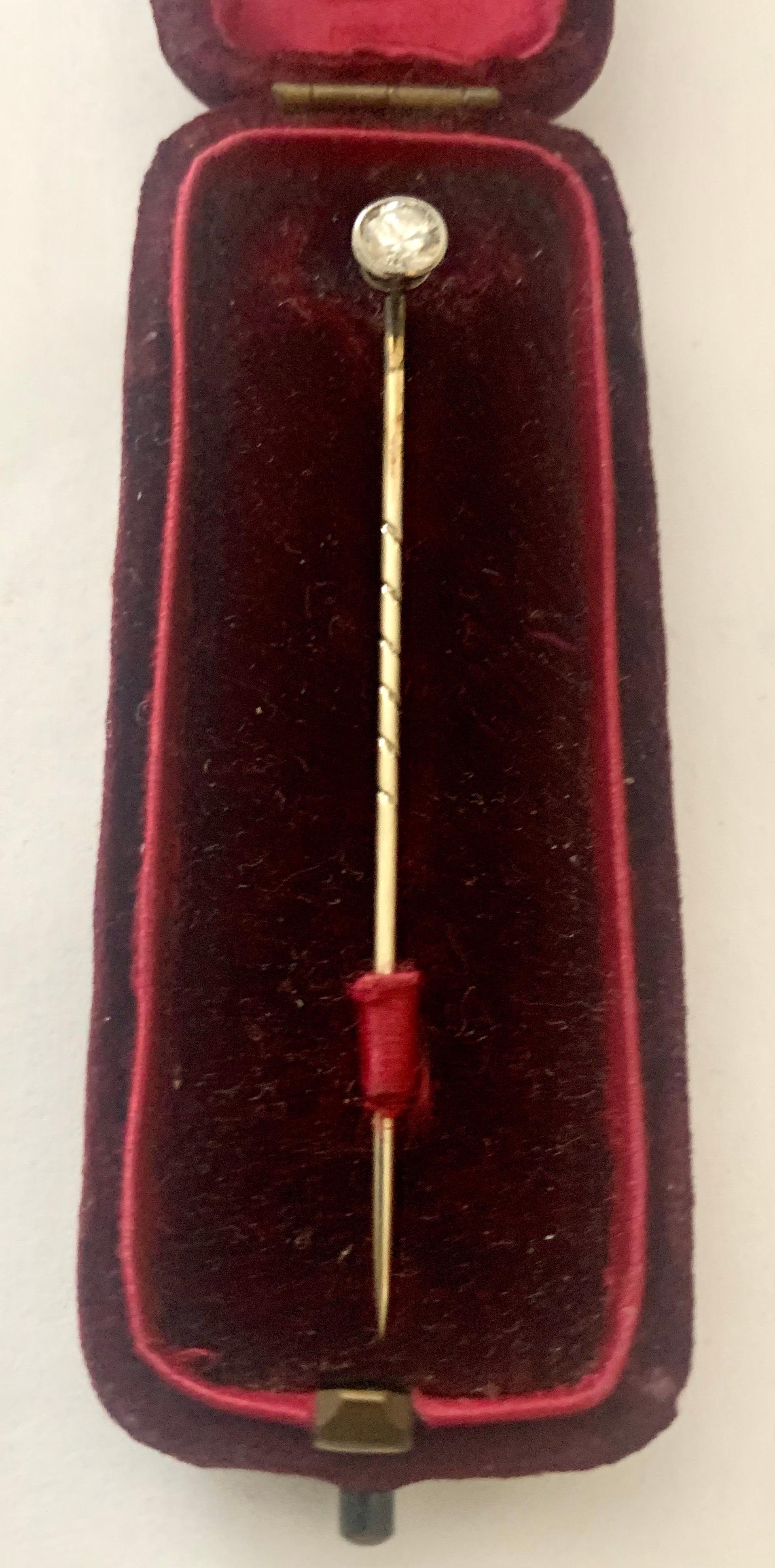 Victorian Old Brilliant Cut 0.45 Carat Diamond Stickpin in 18kt Gold In Excellent Condition For Sale In Kenley surrey, GB