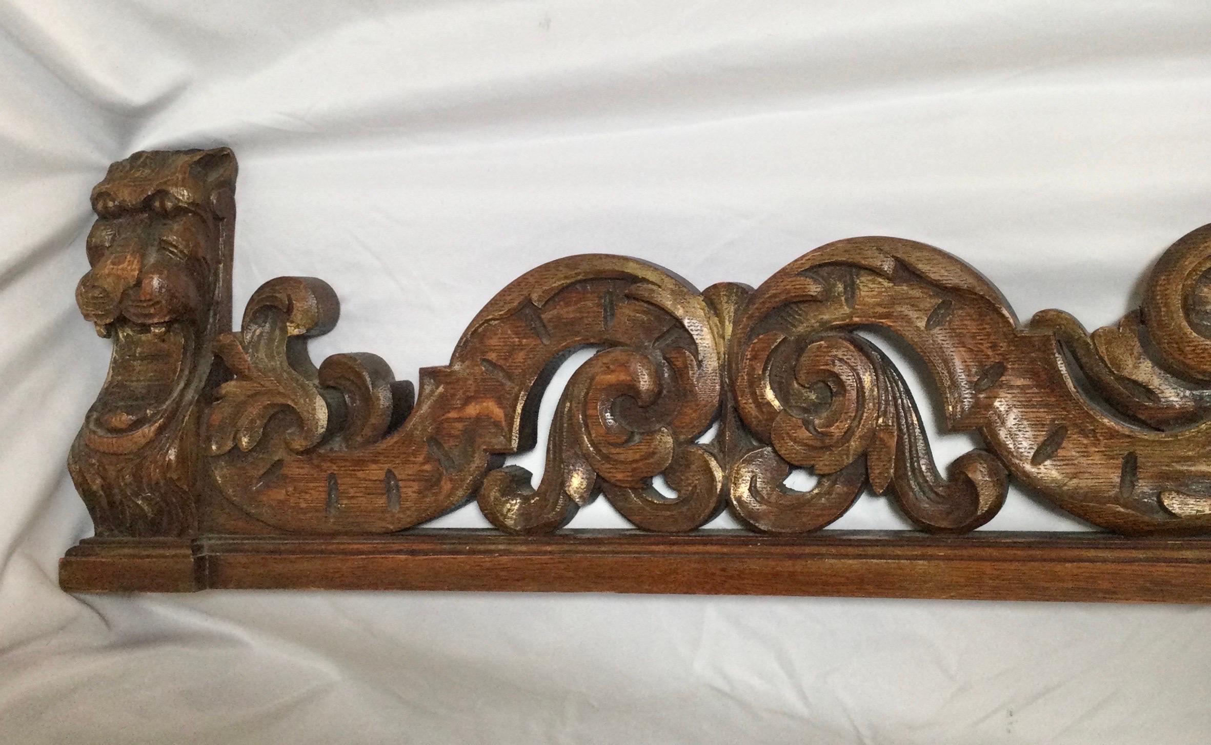 Victorian Ornately Carved Oak Valance In Good Condition In Lambertville, NJ