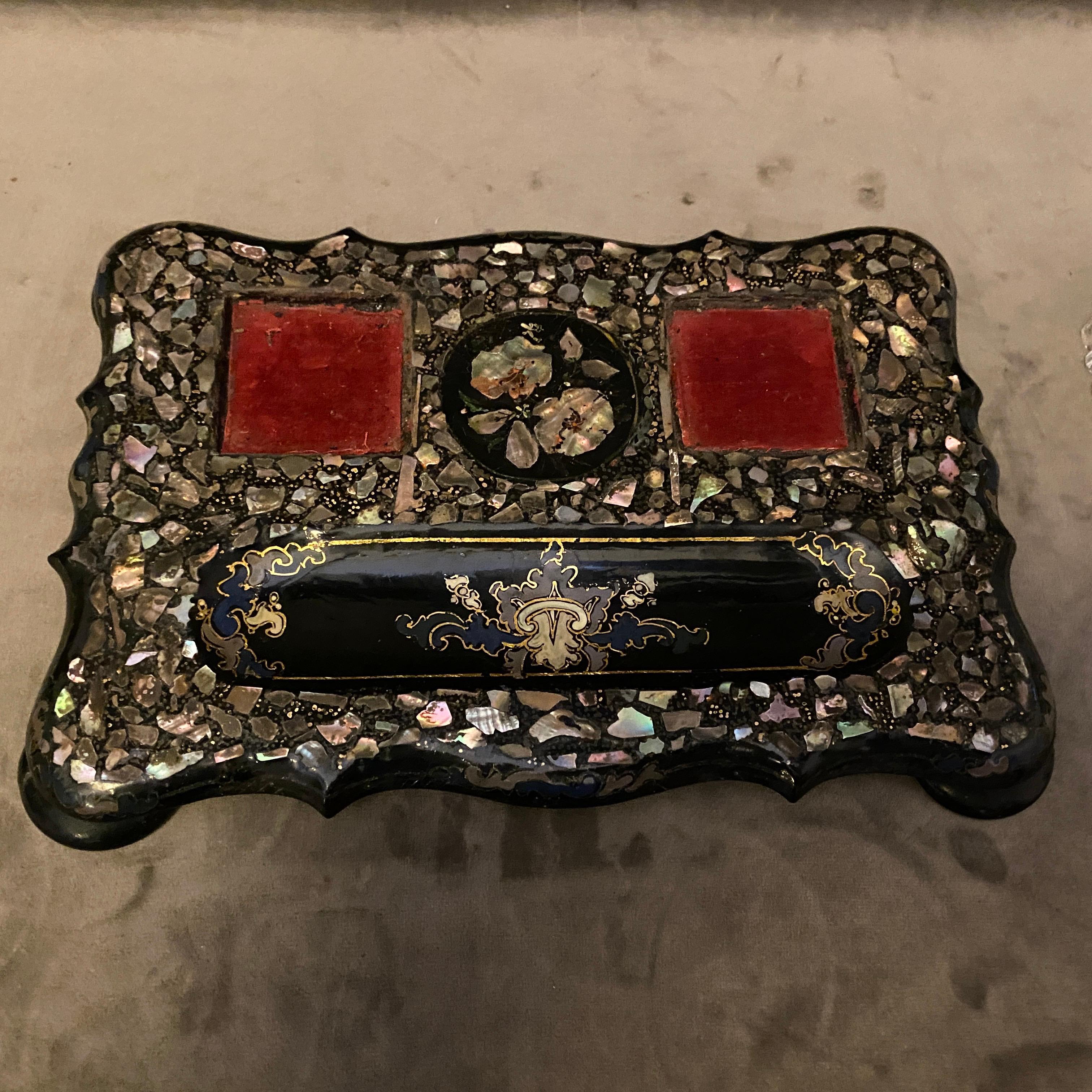 19th Century Victorian Papier Mâché Mother Pearl inlayed English Inkwell, circa 1870