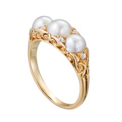 Ein viktorianischer Ring mit Perlen und Diamanten