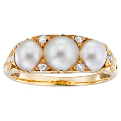 Ein viktorianischer Ring mit Perlen und Diamanten