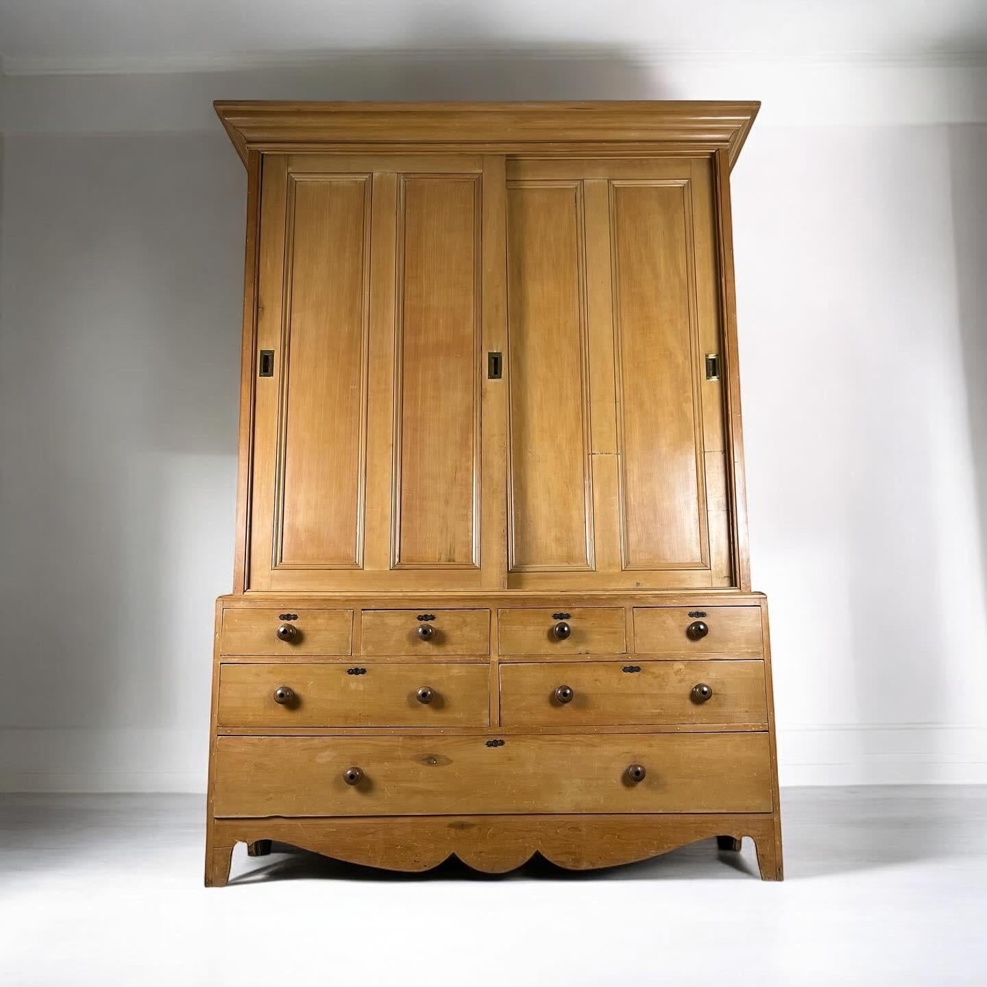 Una credenza vittoriana di grandi proporzioni per la governante di una tenuta in pino In condizioni buone in vendita a London, GB