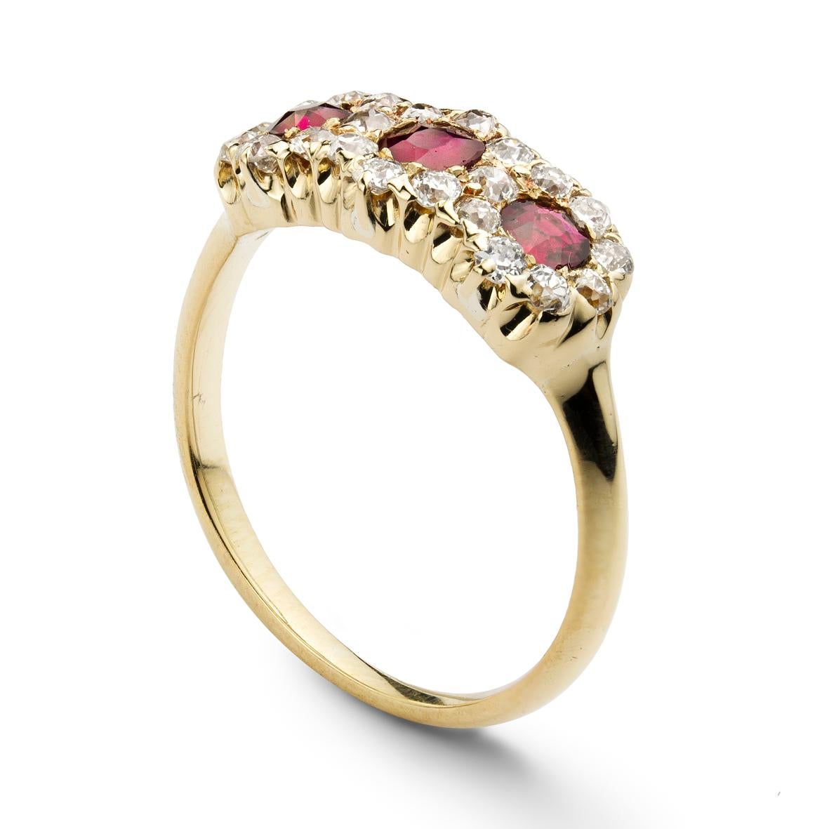 Dreifacher viktorianischer Rubin- und Diamant-Cluster-Ring (Alteuropäischer Schliff)