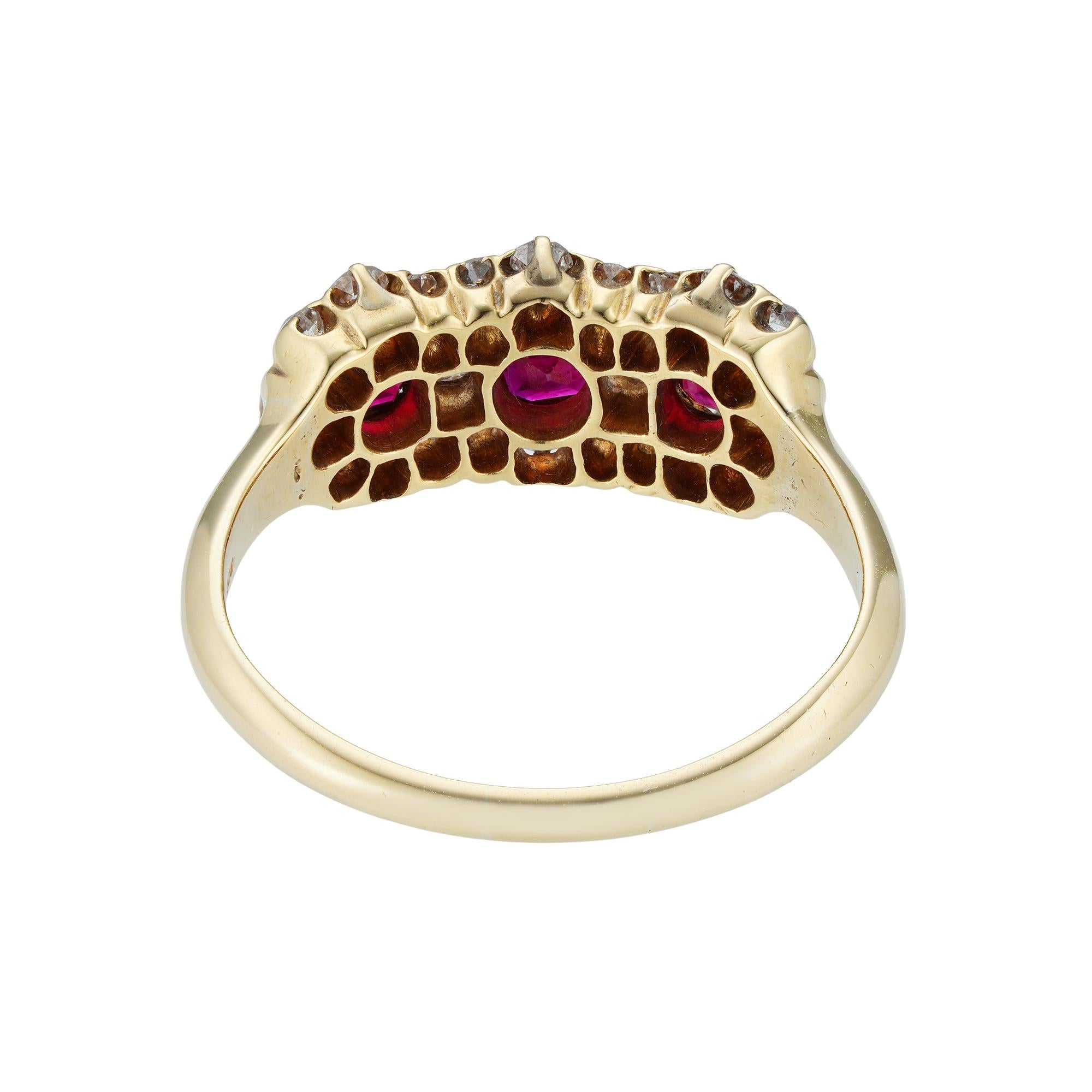 Dreifacher viktorianischer Rubin- und Diamant-Cluster-Ring im Zustand „Hervorragend“ in London, GB