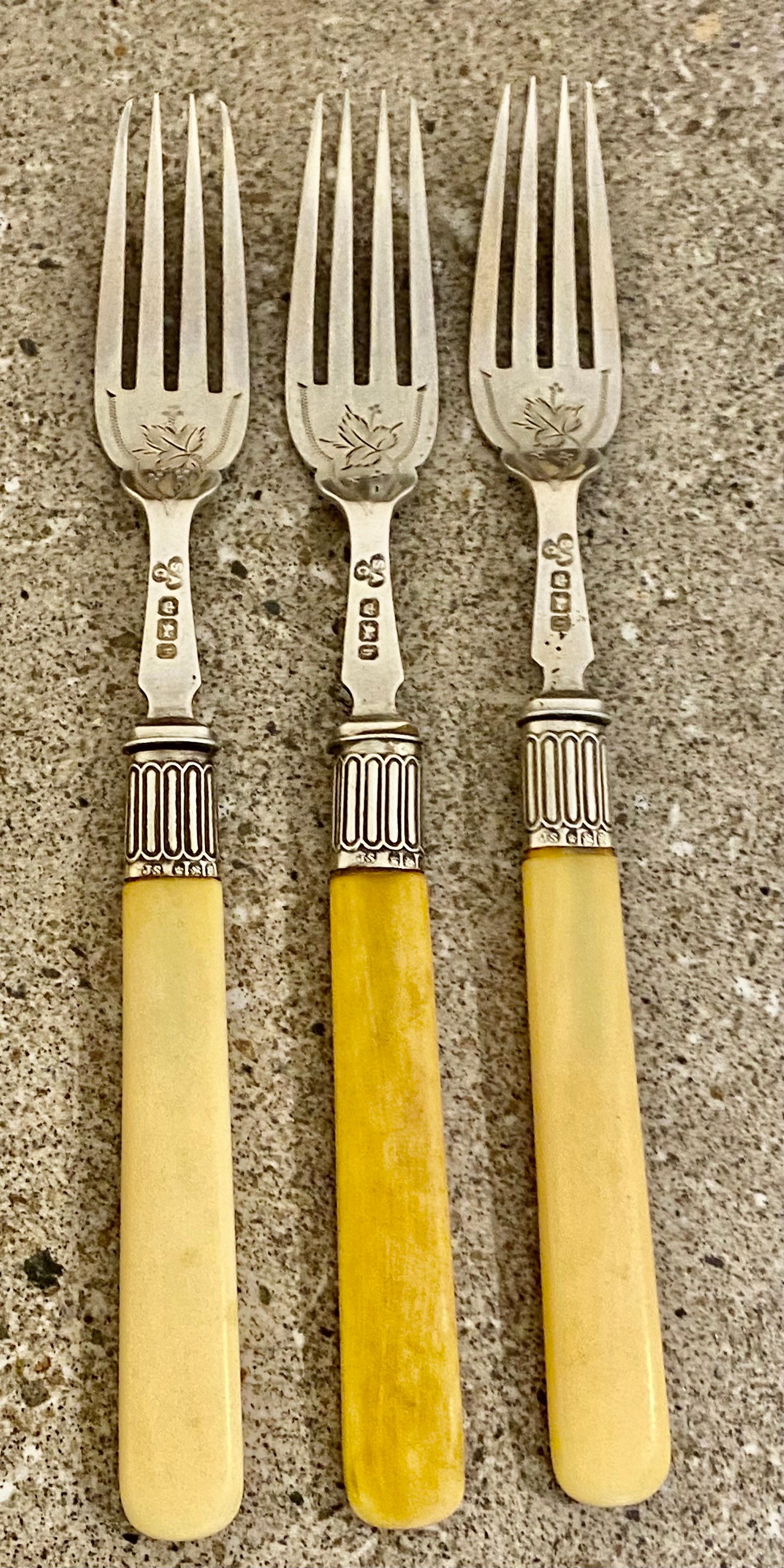 Victorian Silver and Bone Canteen Fish Serving Fork and Knife Set In Good Condition For Sale In London, GB