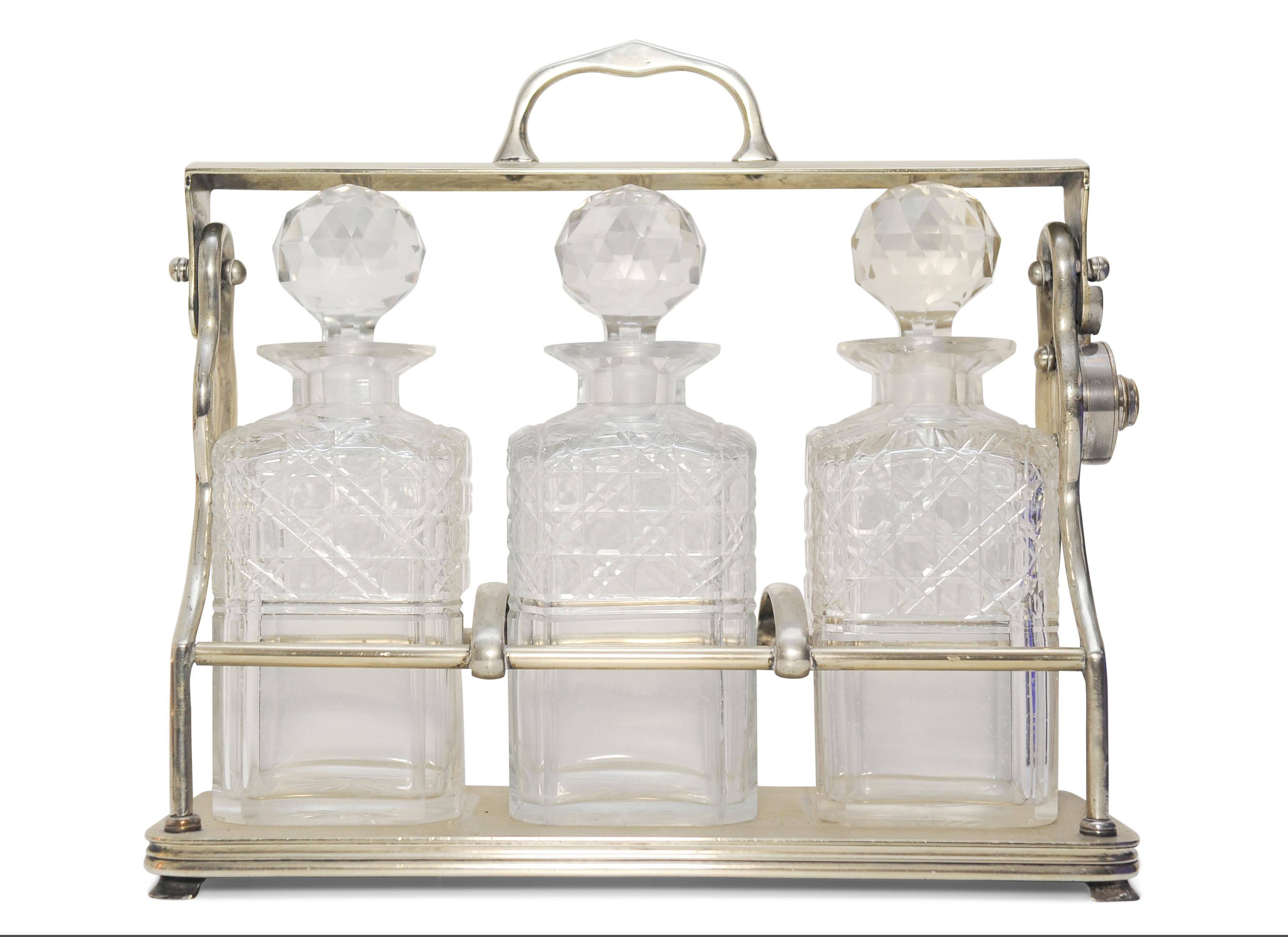Viktorianisches versilbertes Tantalus-Dekanter-Set aus geschliffenem Glas, viktorianisch, passendes Set (19. Jahrhundert) im Angebot