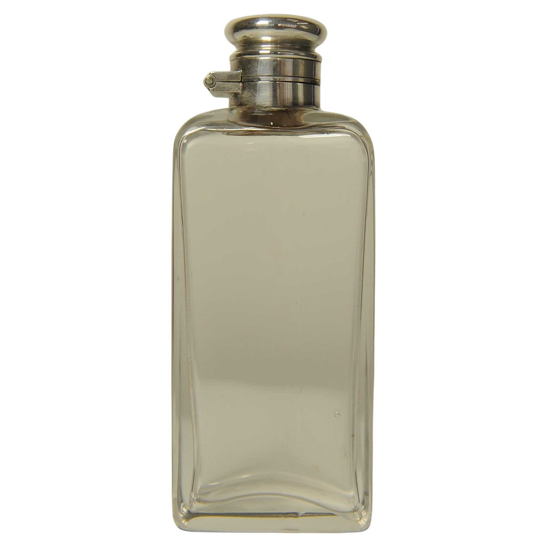 A Victorian Sterling Silver and Glass Altar/Communion Flask by James Dixon & Son In Good Condition For Sale In Reading, Berkshire