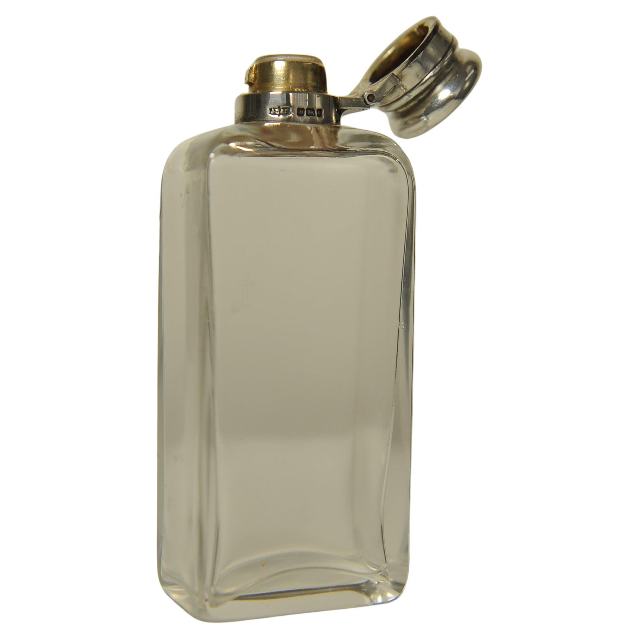 Un frasco victoriano de plata de ley y cristal para altar/comunión de James Dixon & Sons