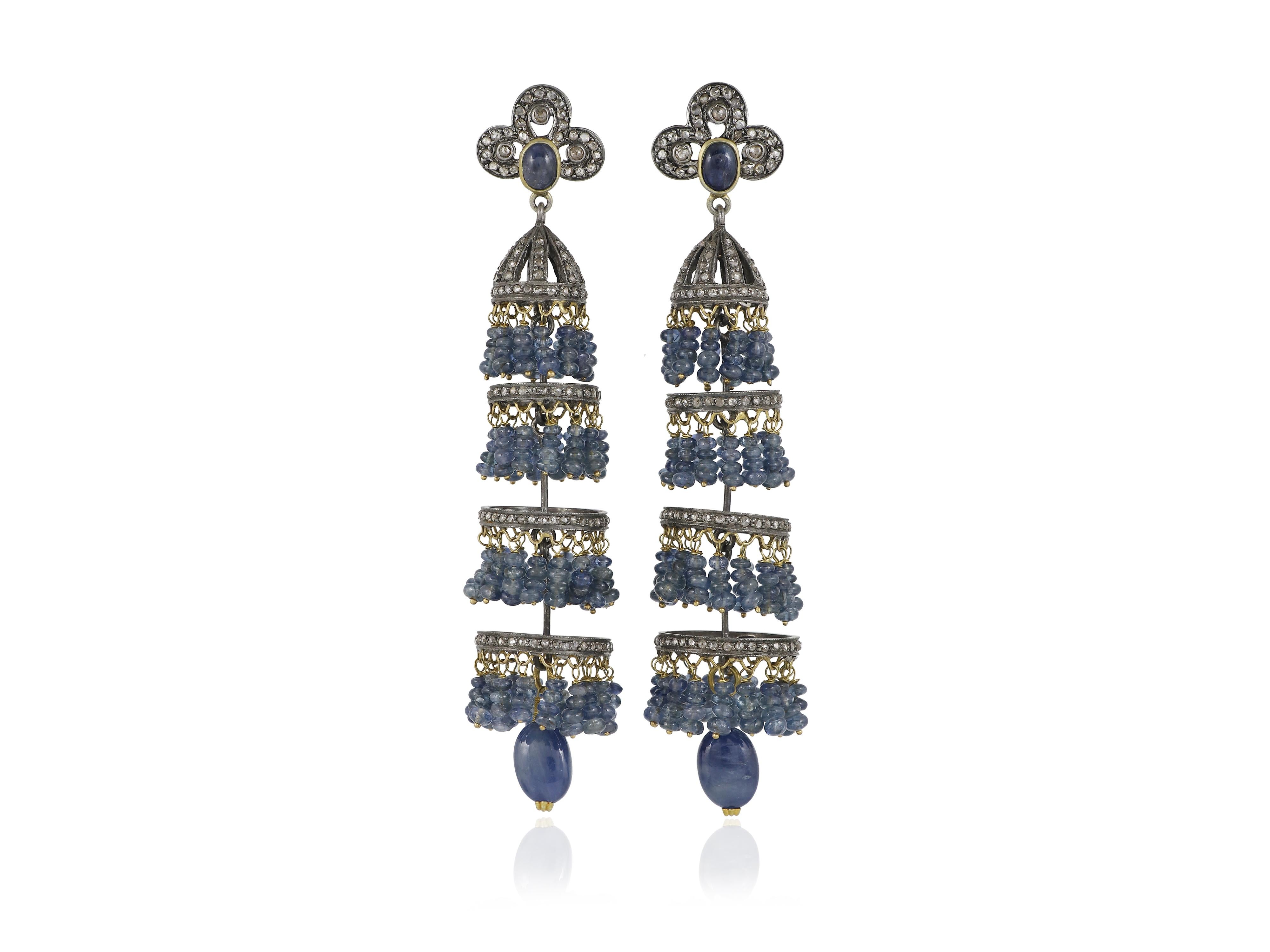 Victorien Pendentifs de style victorien avec saphir bleu naturel en argent et or 18K en vente