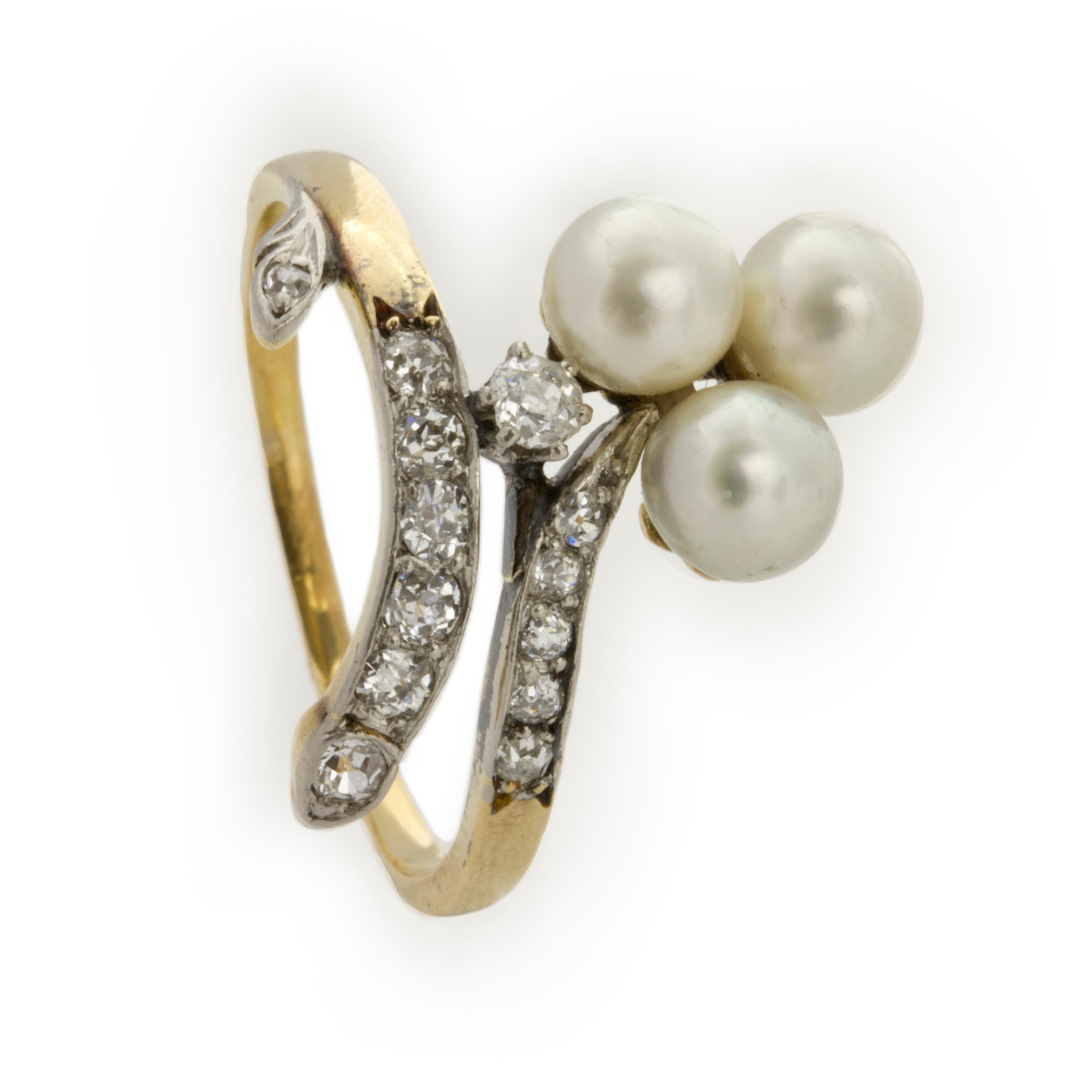 Viktorianischer Trefoil-Perlen- und Diamant-Kreuz-Over-Ring (Brillantschliff) im Angebot