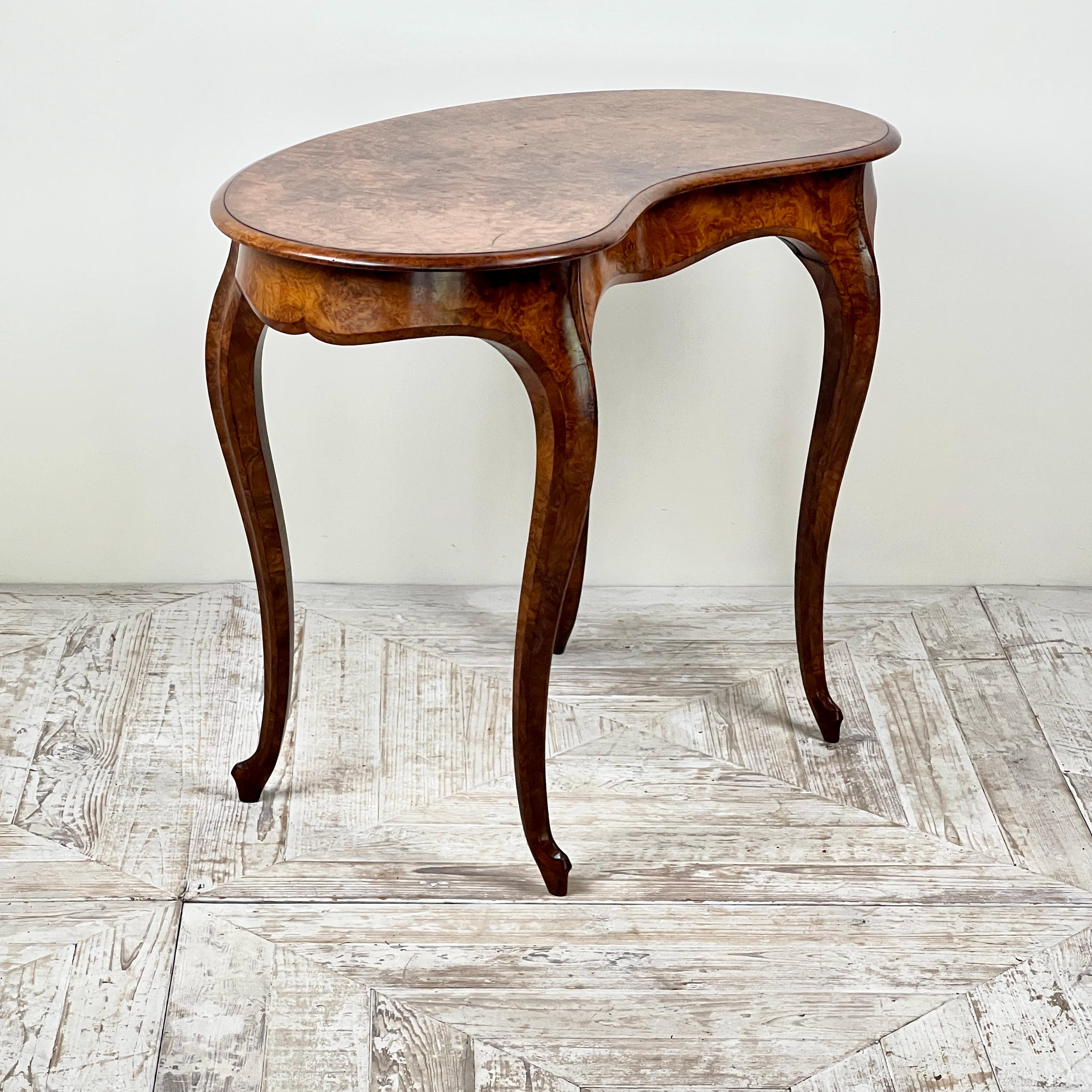 English A Victorian Walnut Kidney Shaped Desk Or Dressing Table For Sale