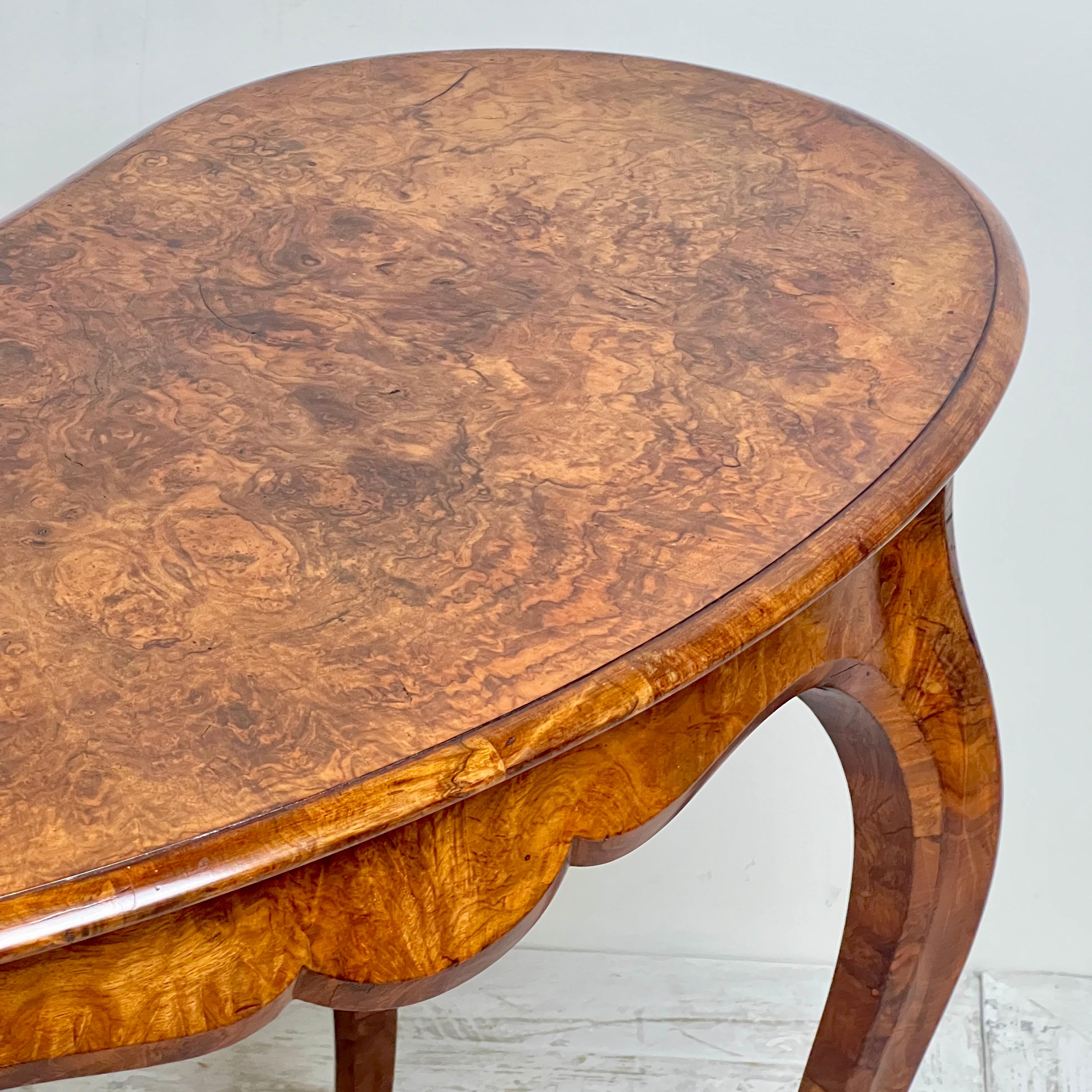 19th Century A Victorian Walnut Kidney Shaped Desk Or Dressing Table For Sale